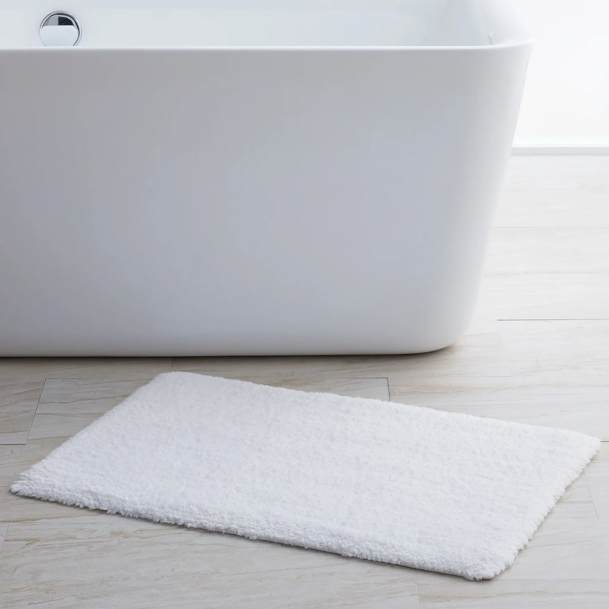 White Scandia Home Indulgence Bath Rug on Bath Floor