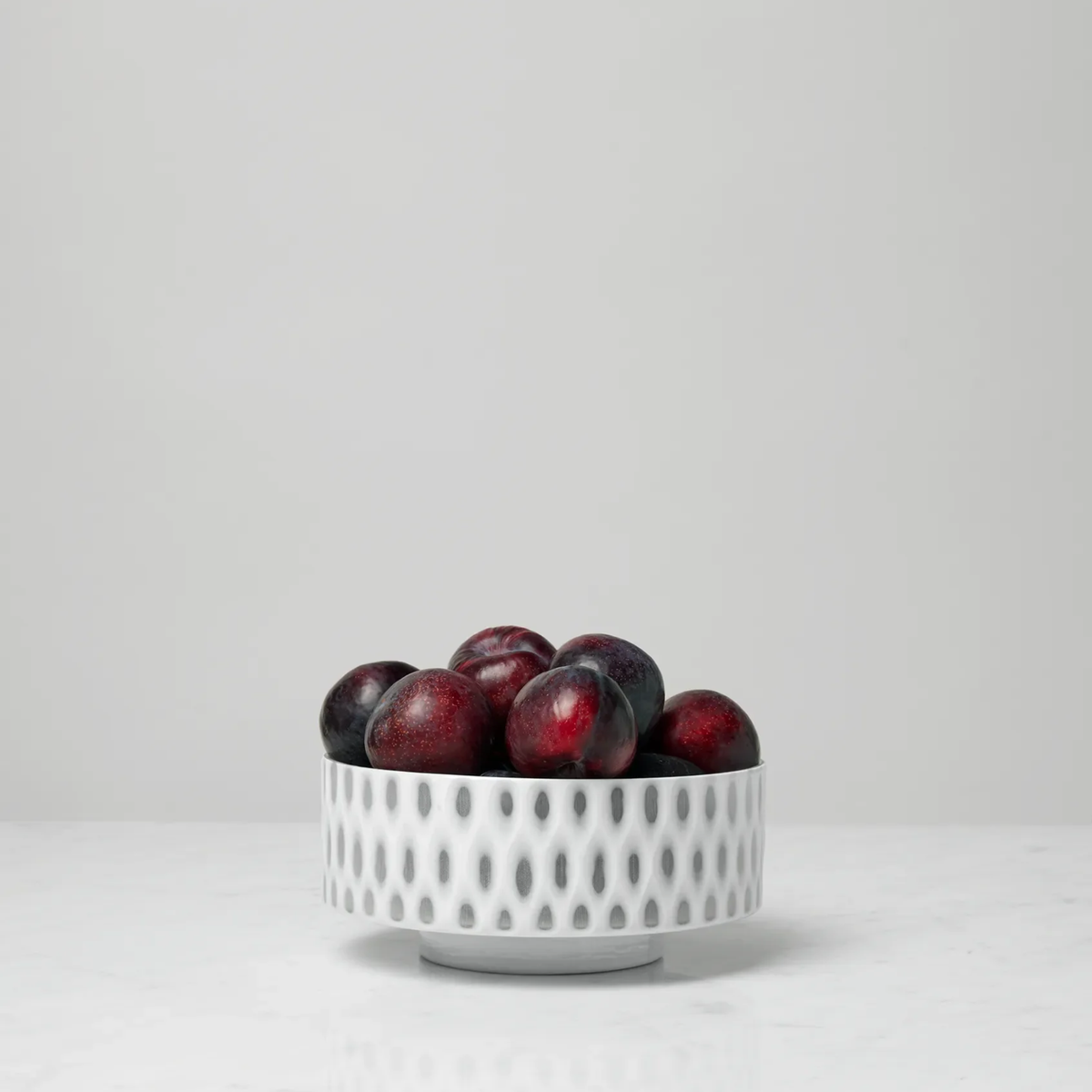Sferra Alveare Bowl on table top