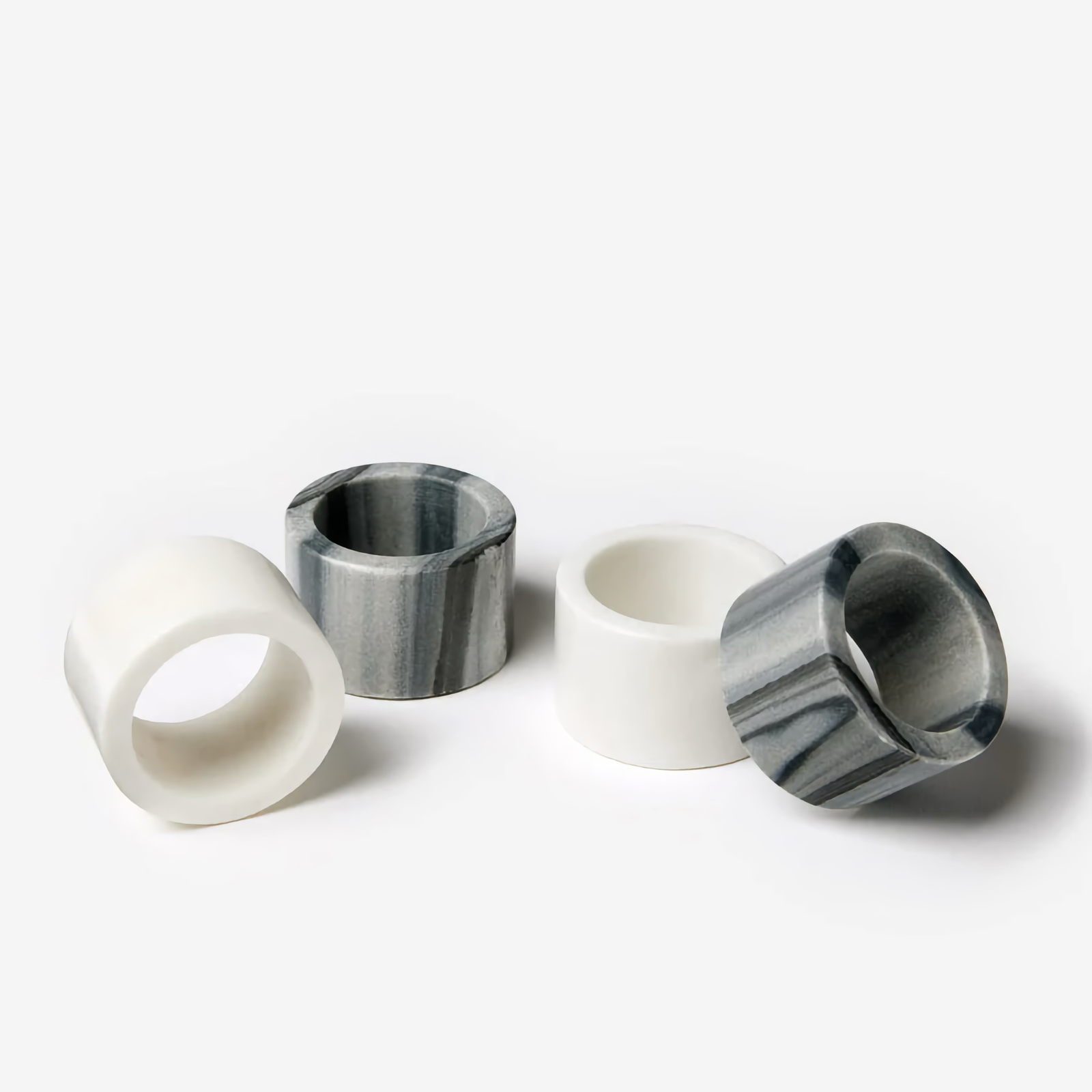 Pairs of White and Grey Sferra Anelli Napkin Rings