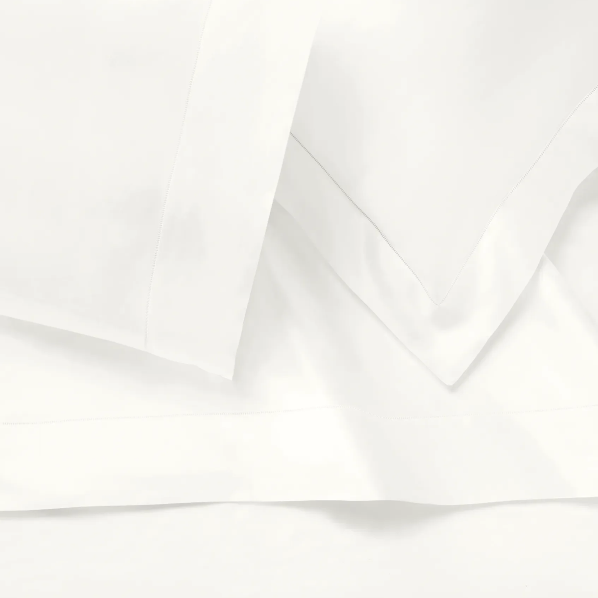 Closeup of Sferra Ariel Bedding in Oyster