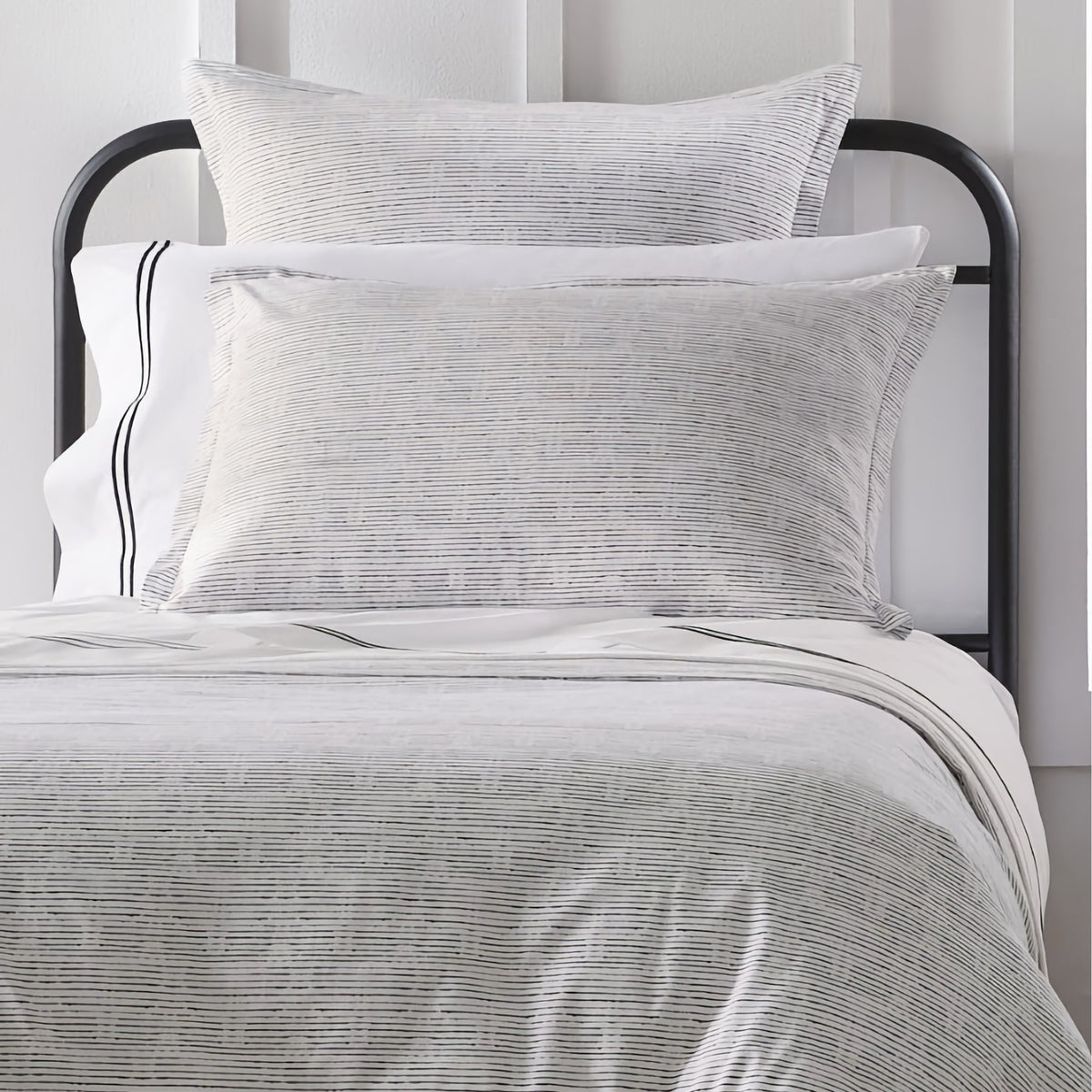 Closeup of Bed in White and Black Sferra Arzano Bedding
