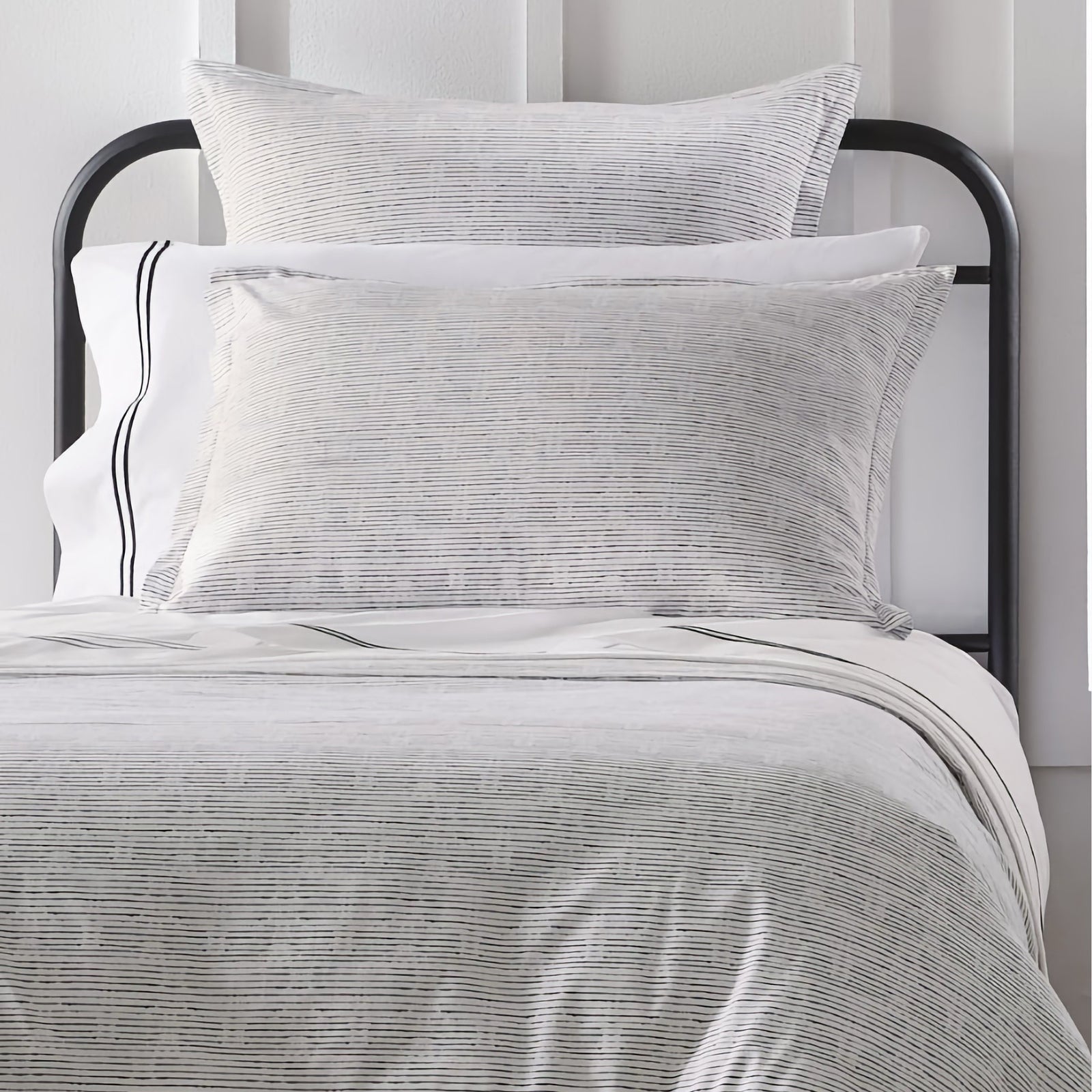 Closeup of Bed in White and Black Sferra Arzano Bedding