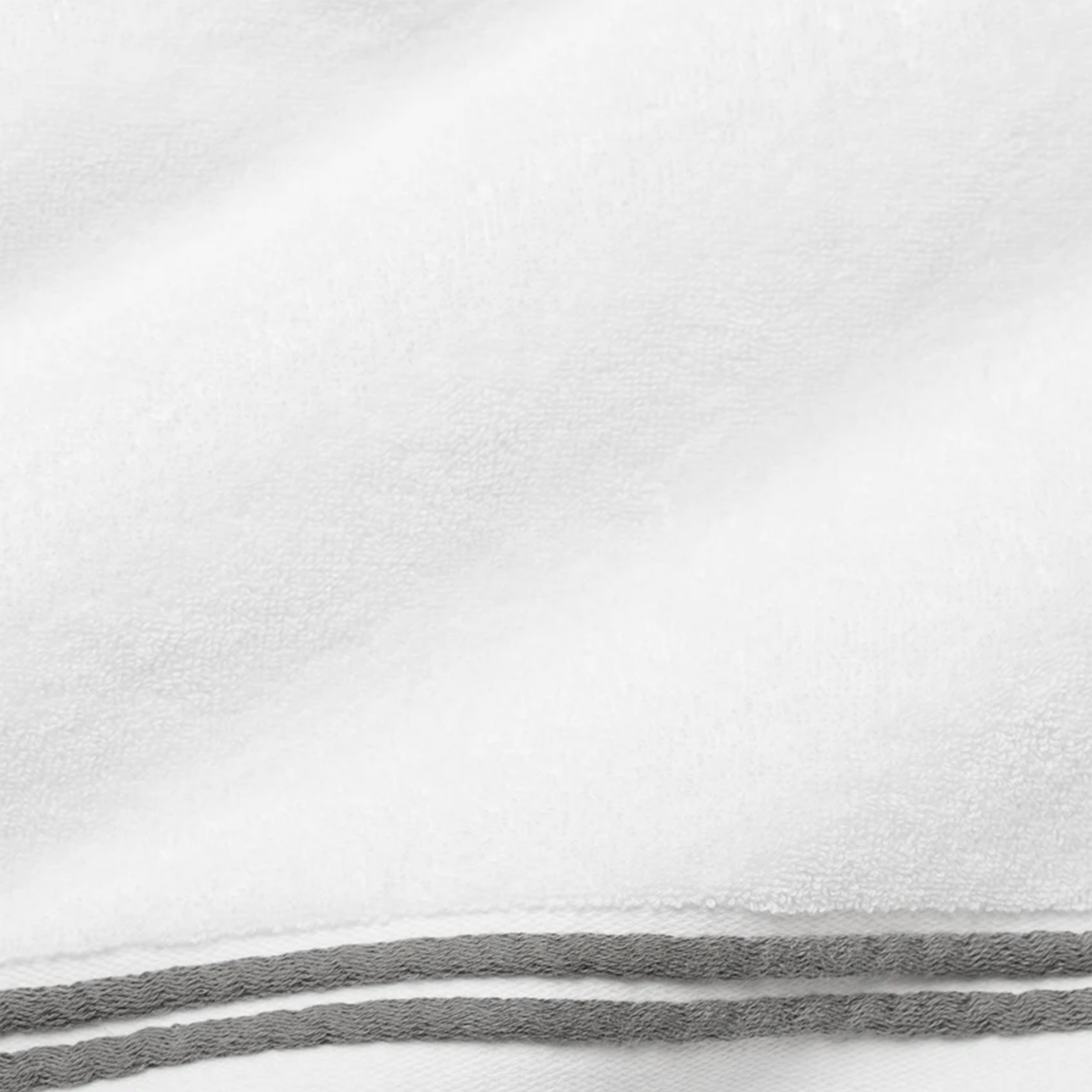 Silo of Sferra Aura Nuova Bath Sheet in White and Charcoal