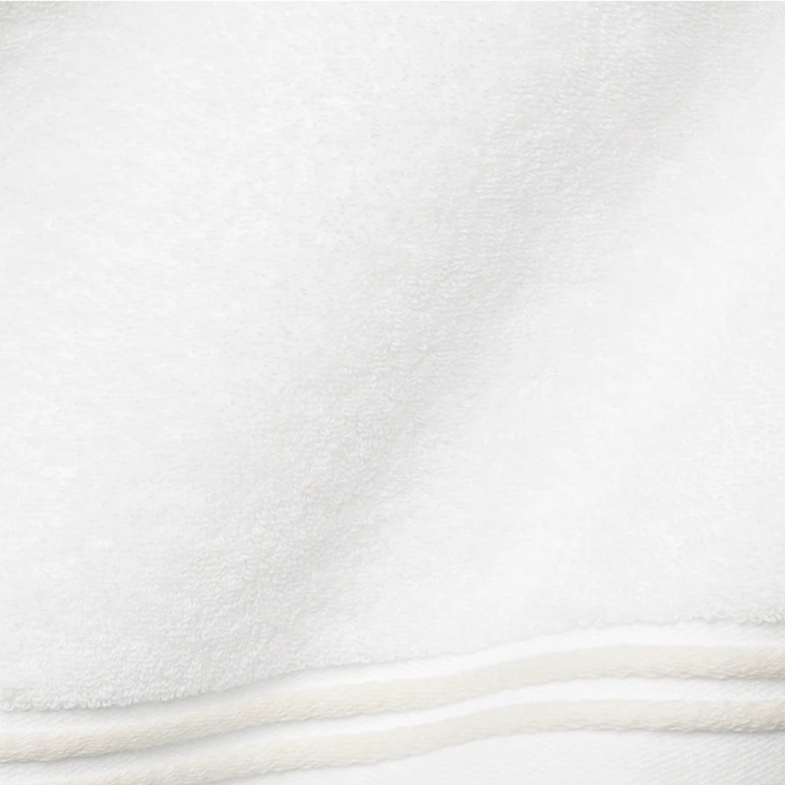 Silo of Sferra Aura Nuova Bath Sheet in White and Ivory