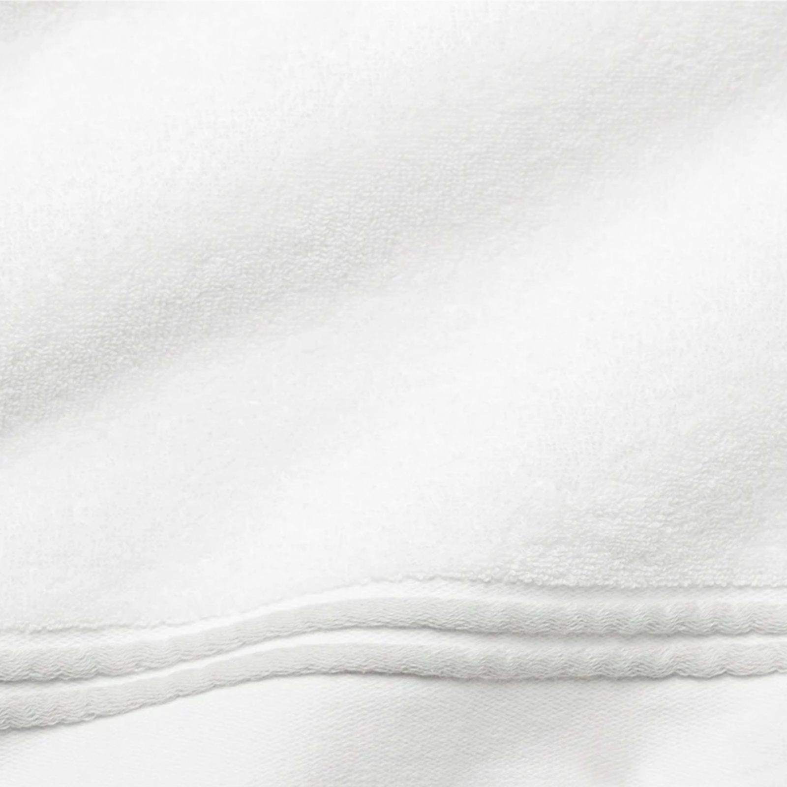Silo of Sferra Aura Nuova Bath Sheet in White and Lunar