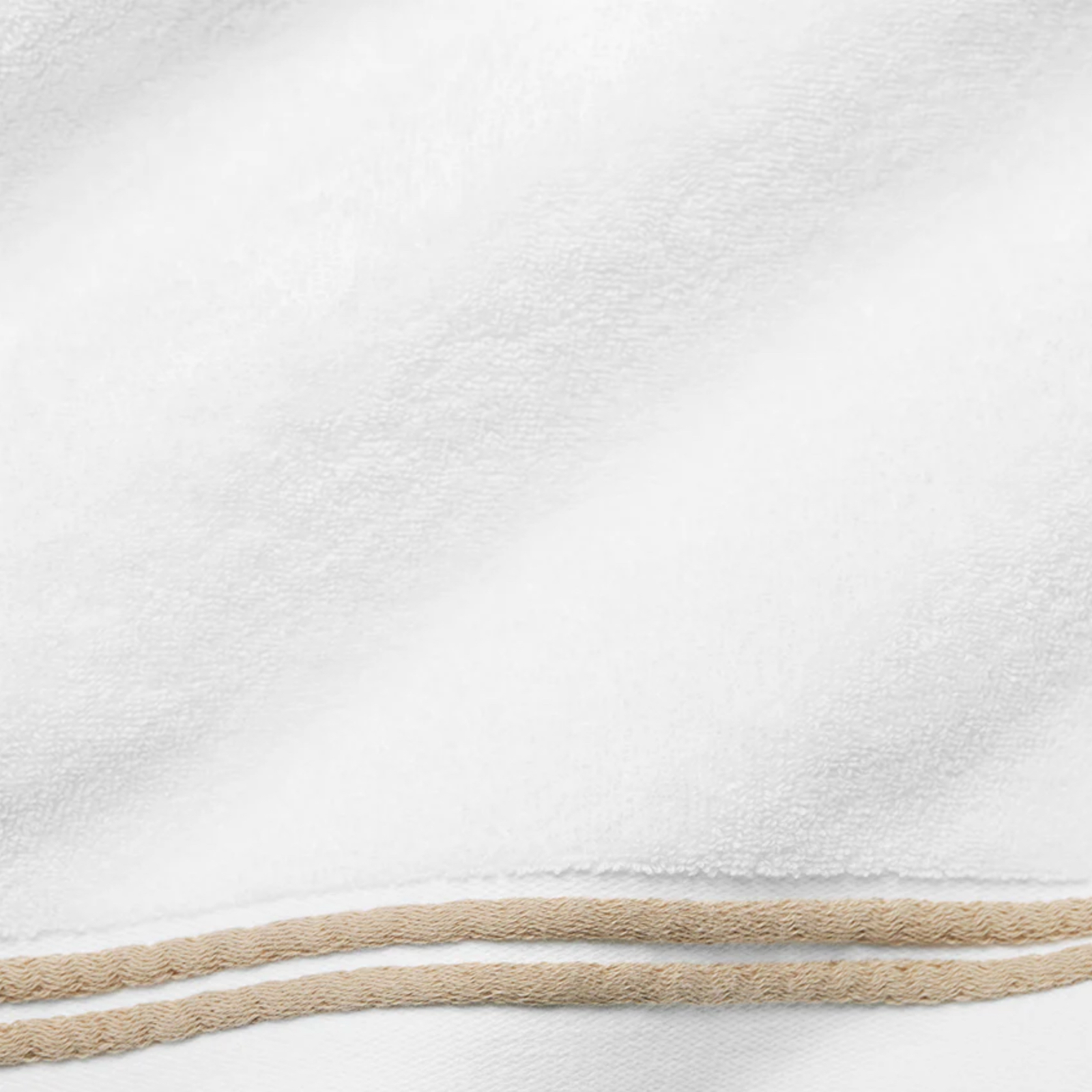 Silo of Sferra Aura Nuova Bath Sheet in White and Sand