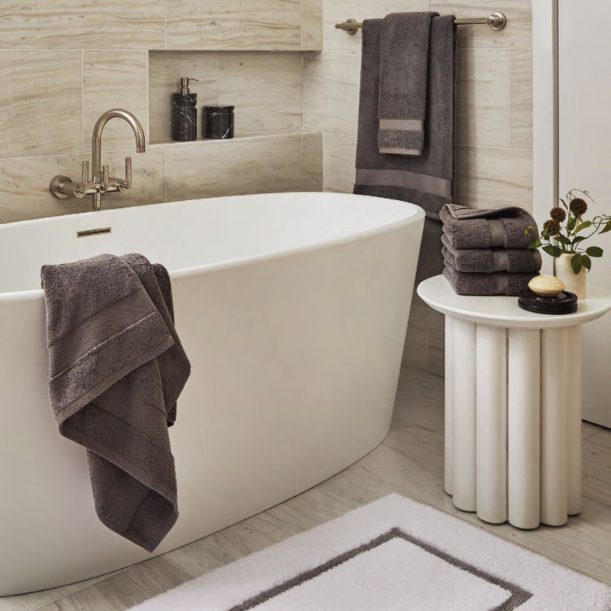 Bathroom with Sferra Bello Nuovo Towels and a Lindo Bath Rug
