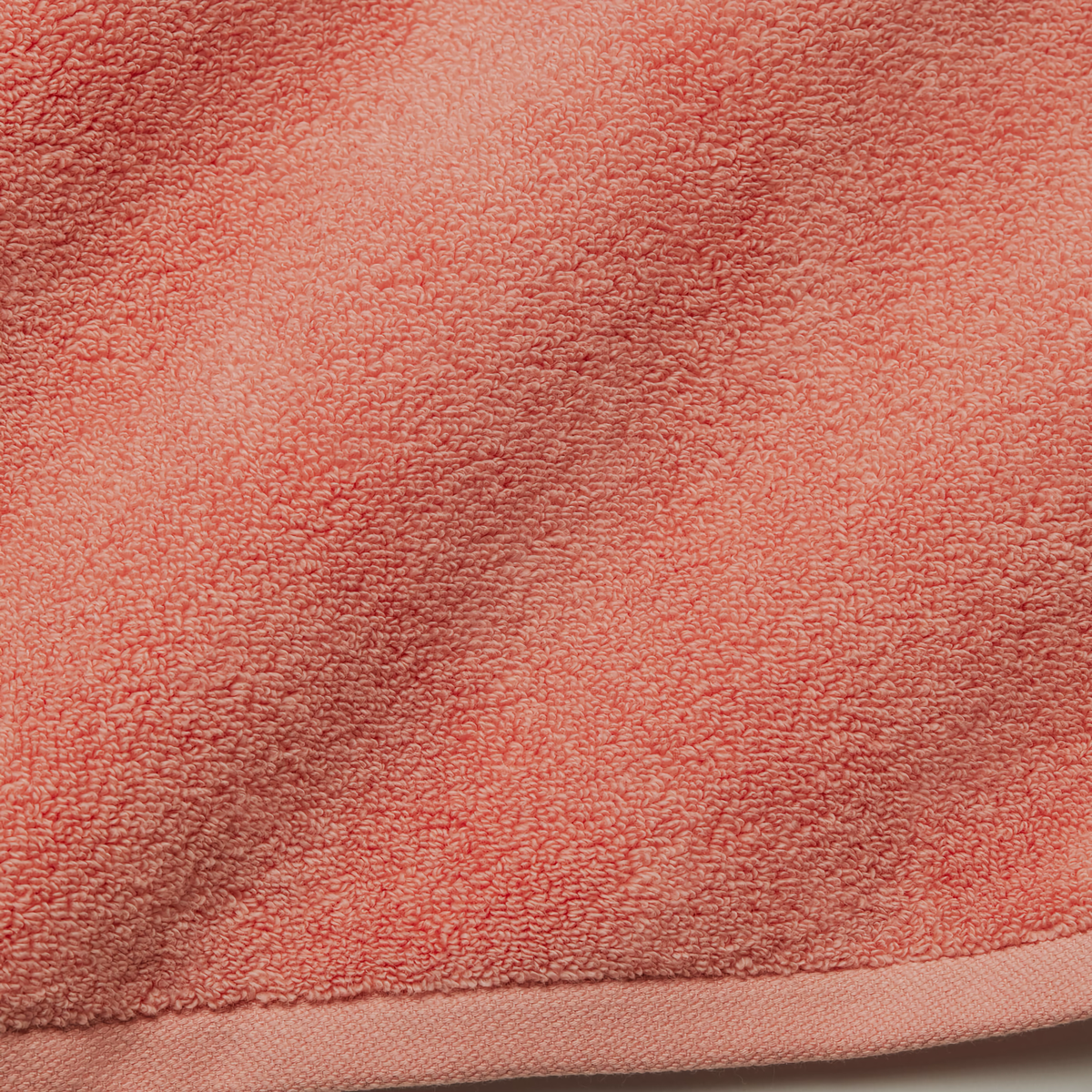 Swatch Sample of Coral Sferra Cielo Bath Towels