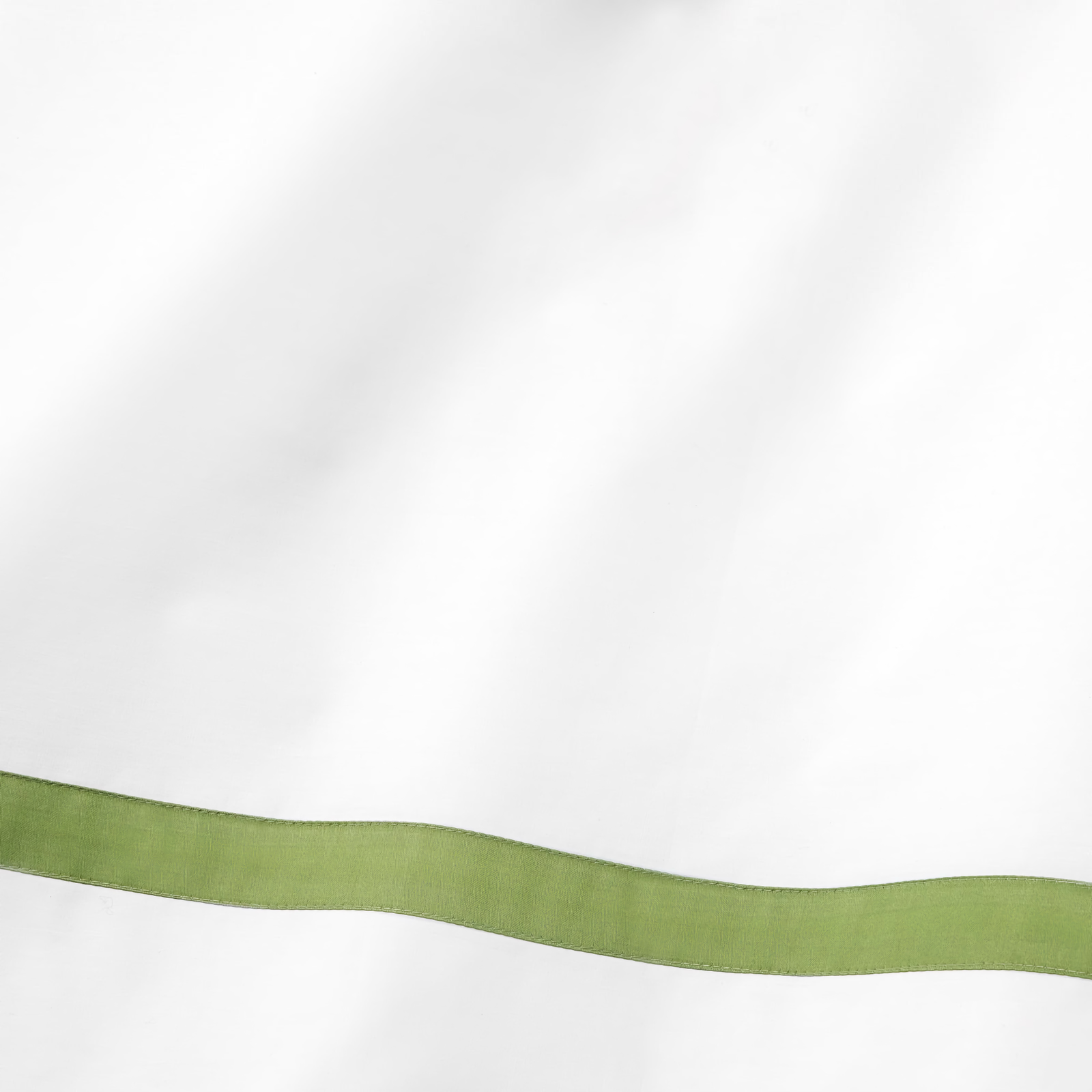 Sferra Estate Bedding with White and Apple Swatch