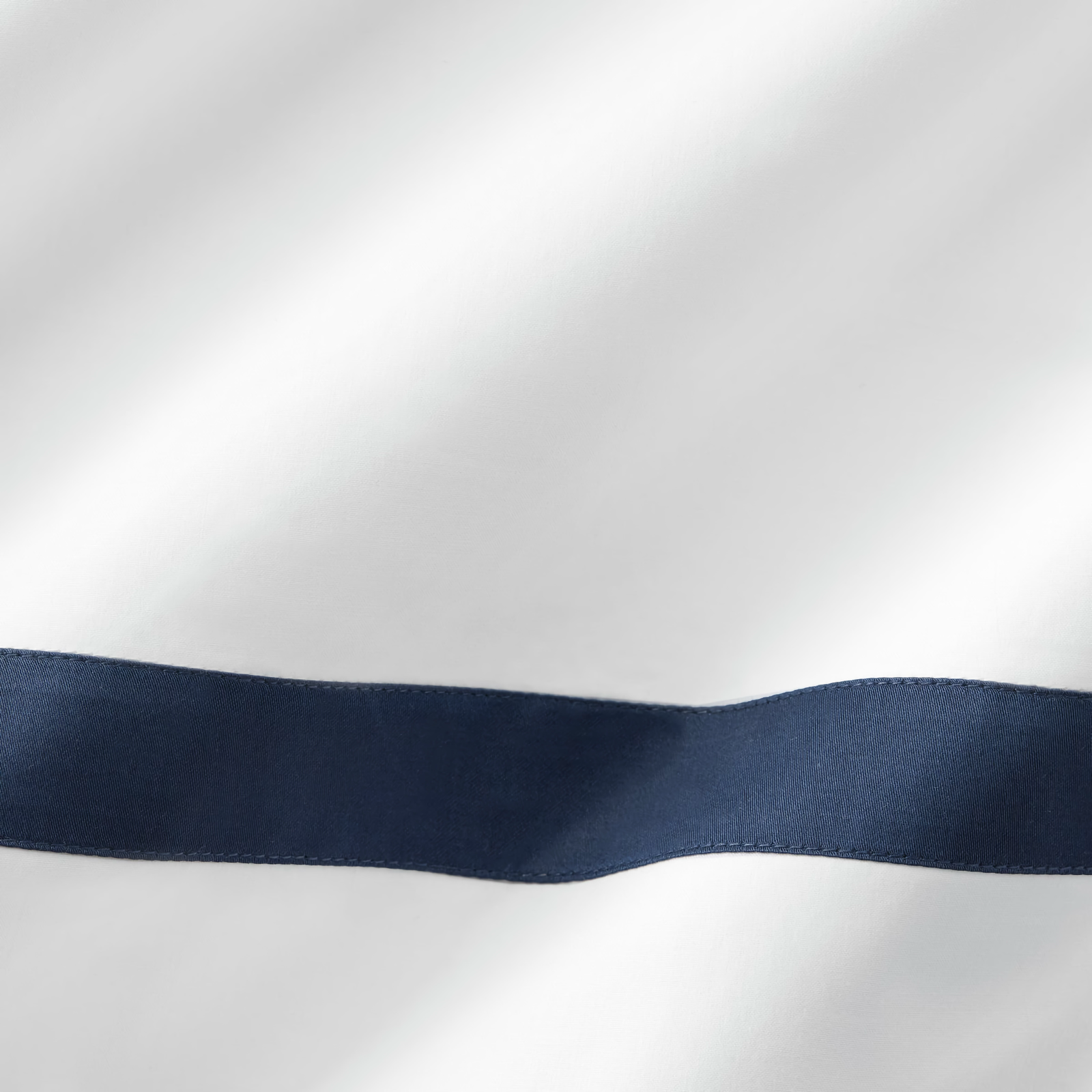 Sferra Estate Bedding with White and Navy Swatch