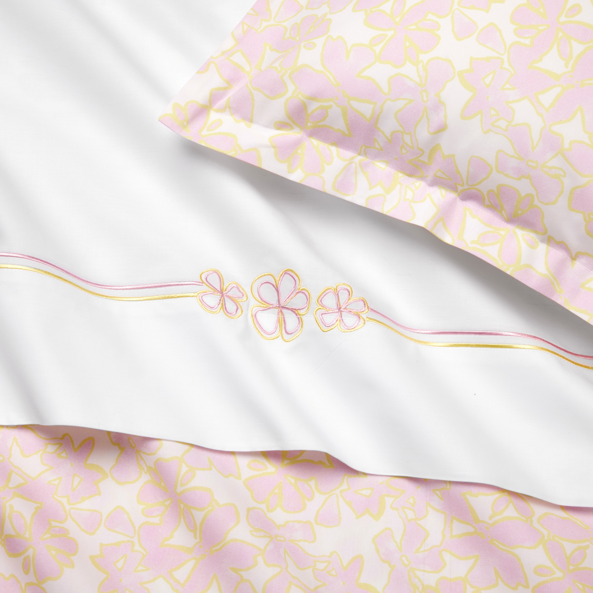 Sferra Fiorina Prato Bedding Lifestyle Sheets and Shams Details White/Carnation