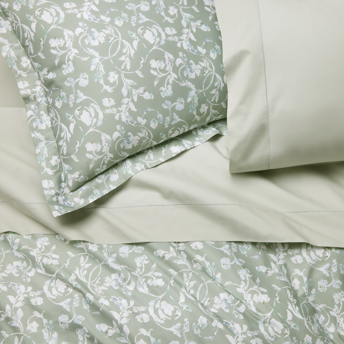 Sferra Fronda Duvet Cover and Shams in Sage coordinated with green bedding 