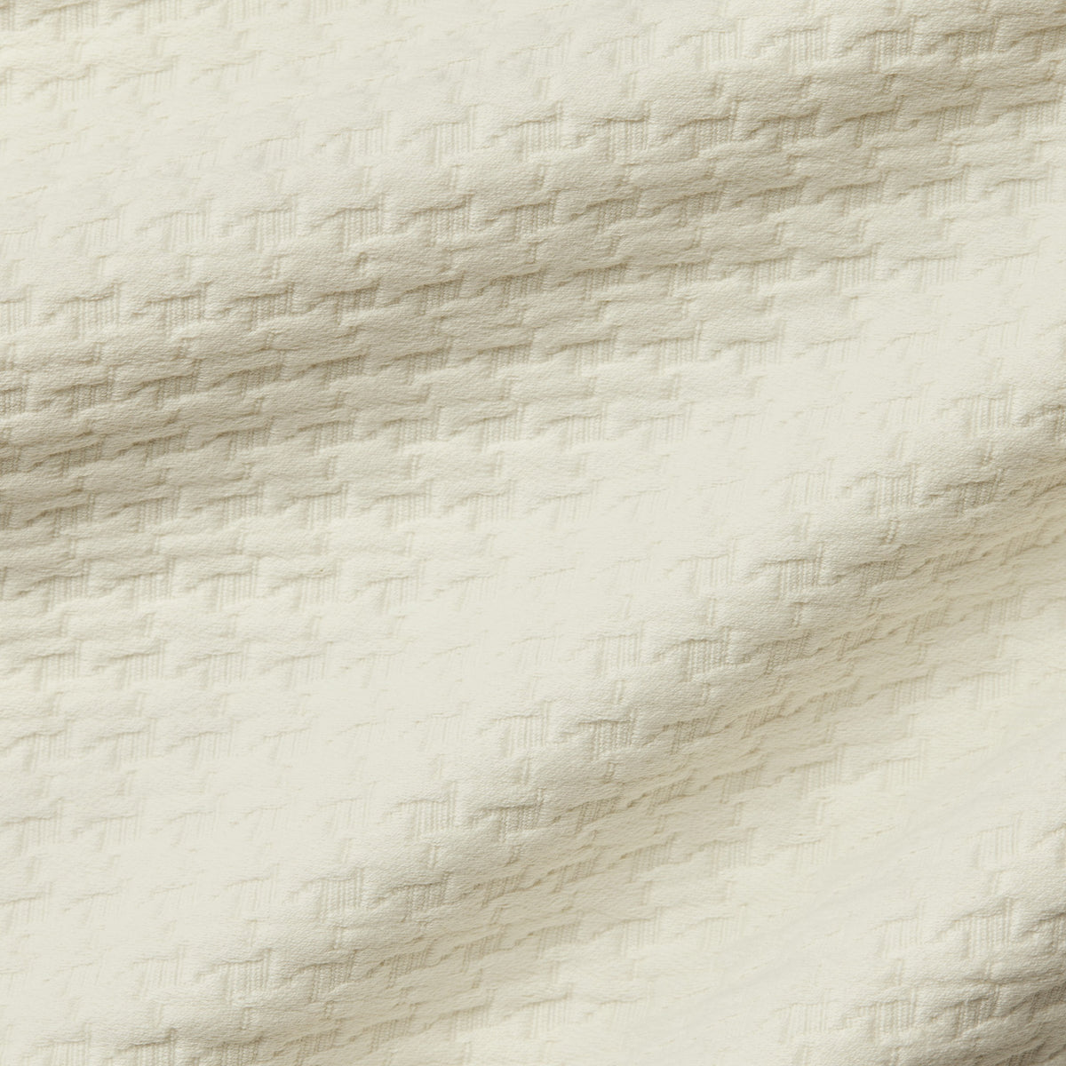 Texture of Sferra Hatteras Coverlet and Shams Ivory