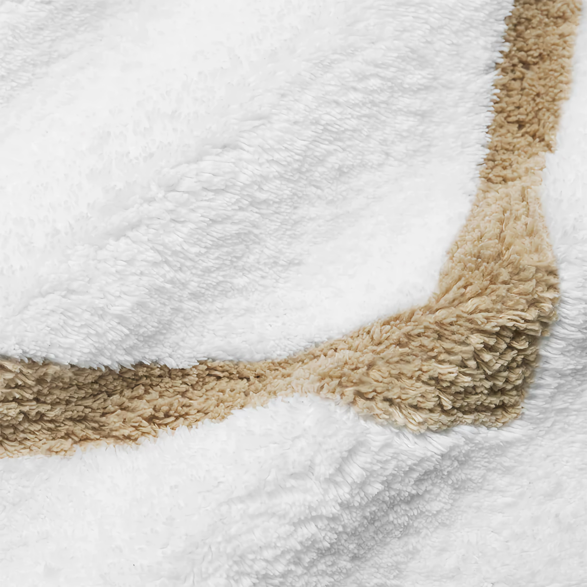 Fabric Closeup of Sferra Lindo Bath Rugs in White/Sand