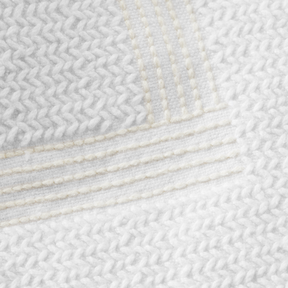 Detailed View of Sferra Lindo Bath Rugs in White Bisque Color