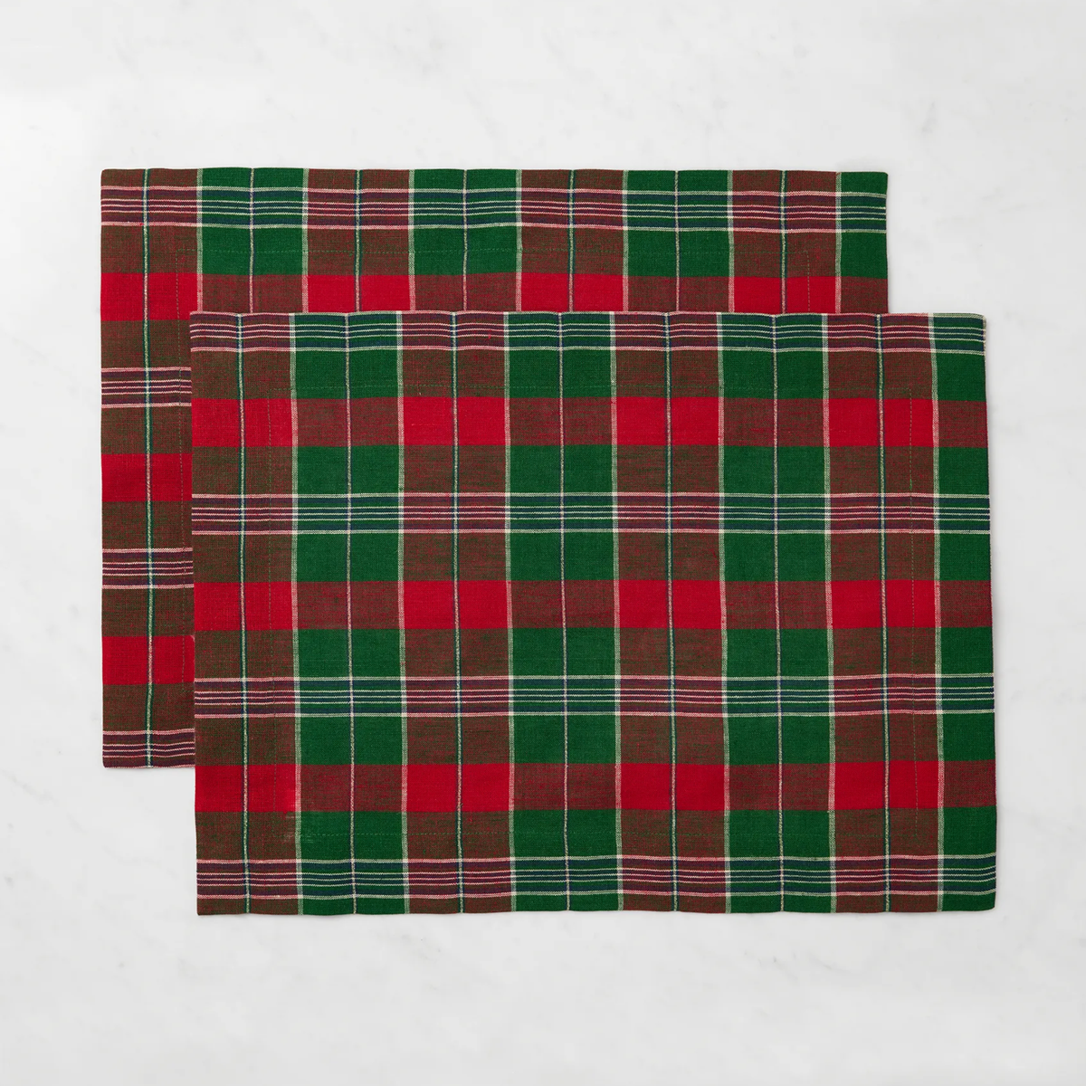 Two rectangular Sferra Masseria Placemats in Emerald and Red colors—perfect autumnal table decor for your home