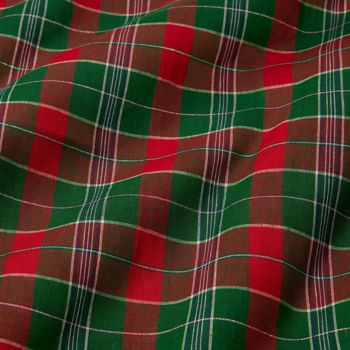 Fabric of Sferra Masseria Table Linens in Emerald and Red colors