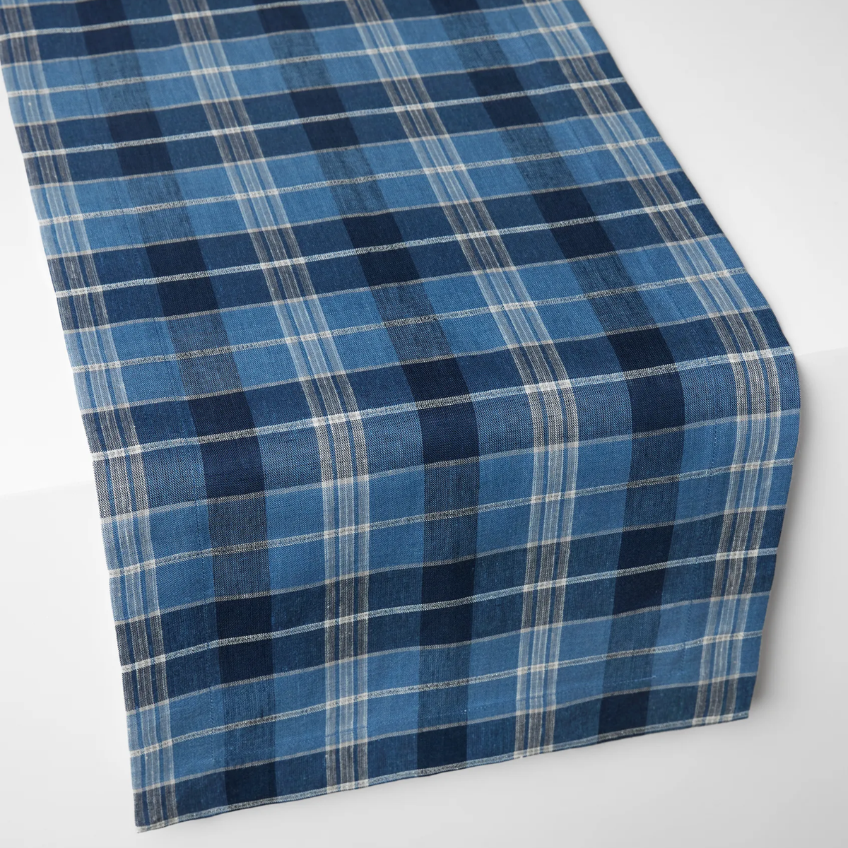 Sferra Masseria Table Runner in Cadet and Navy colors
