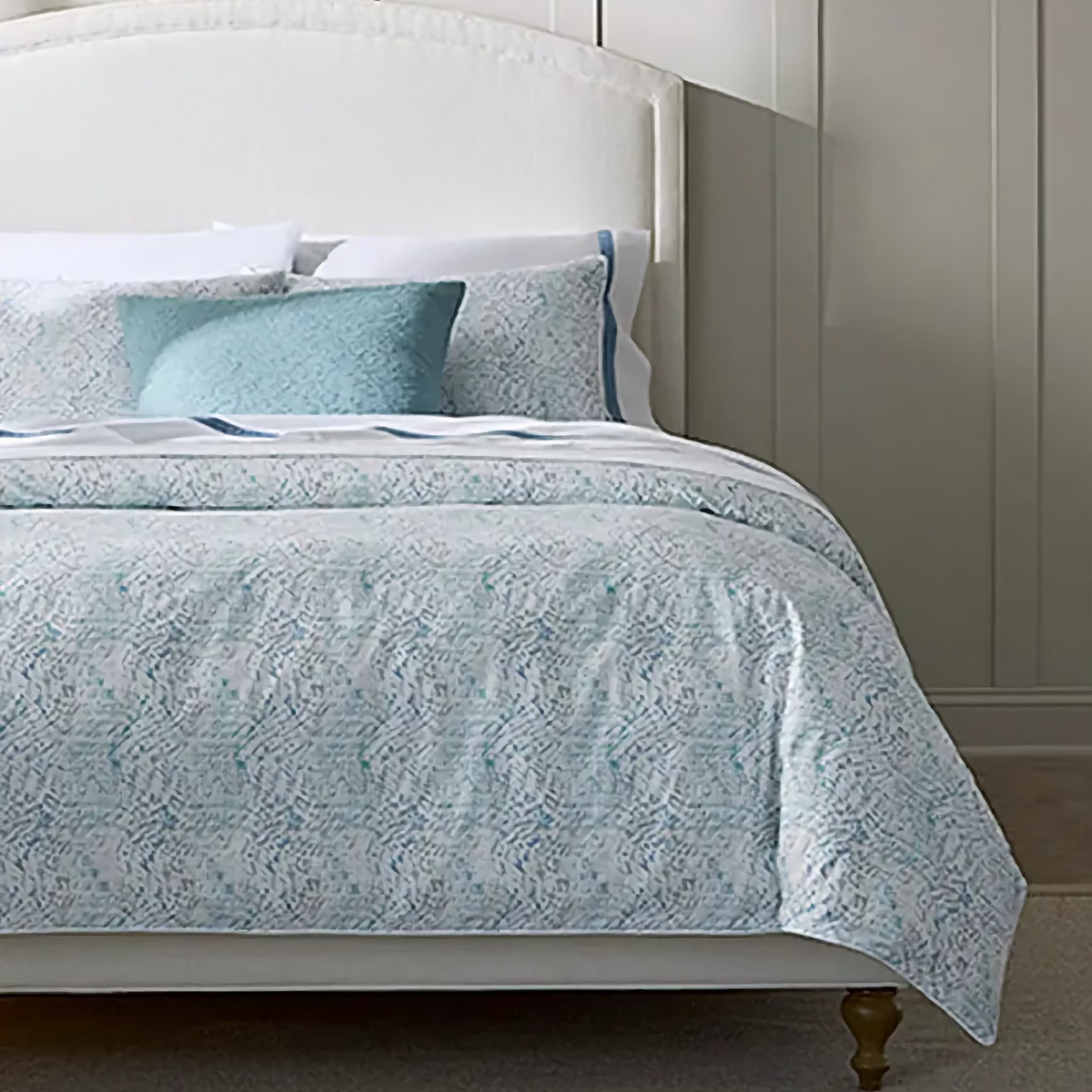 Bed Closeup of Ocean color Sferra Meloria Bedding
