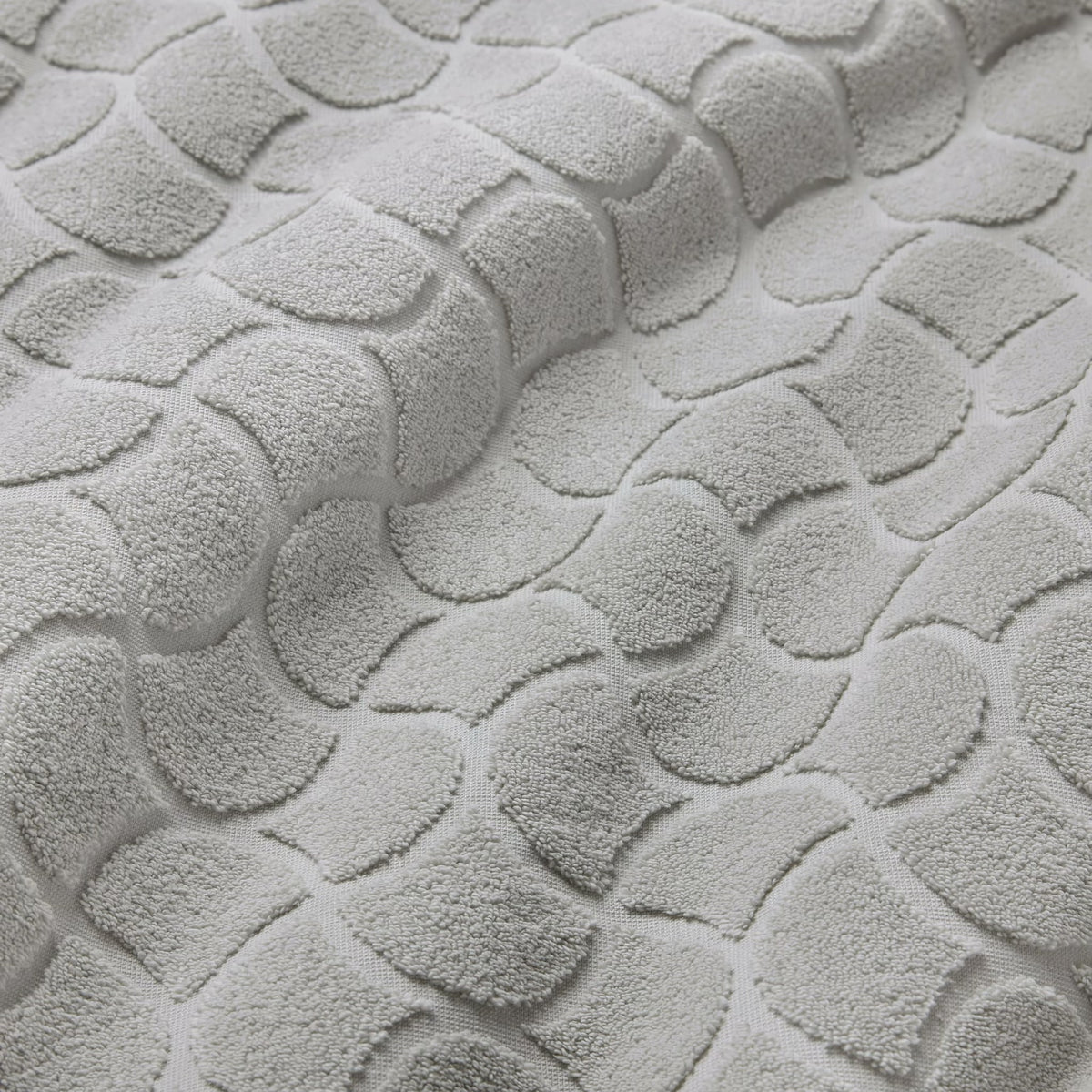 Fabric Sample of Sferra Oasi Bath Towels in Platinum color