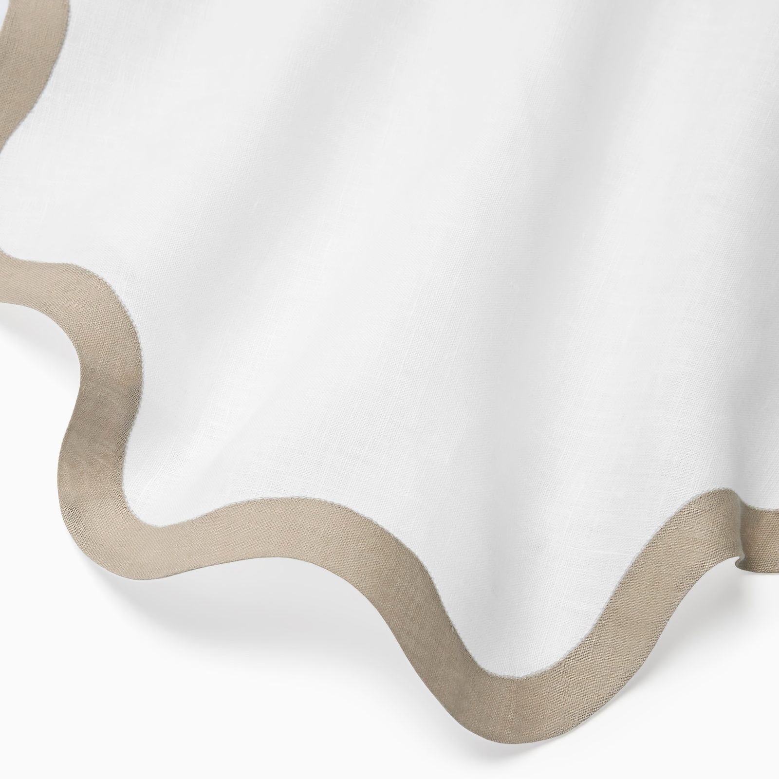 Sferra Dinner Napkin in White and Natural