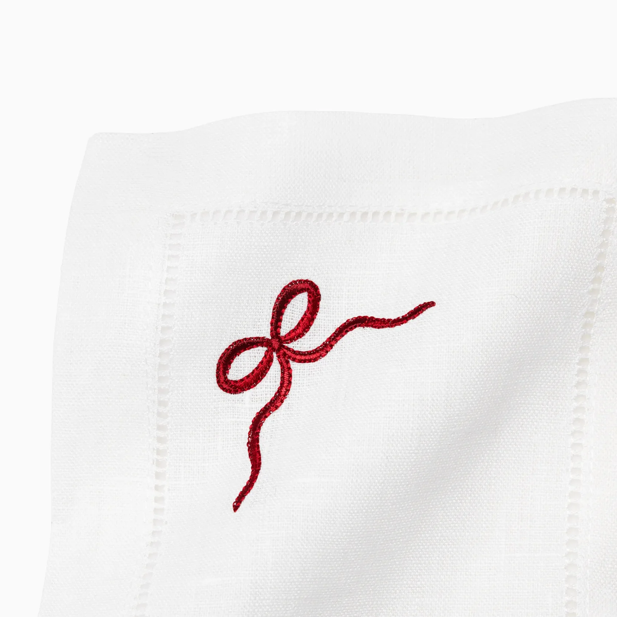 Embroidery Detail of Sferra Regalo Cocktail Napkins with White and Red colors