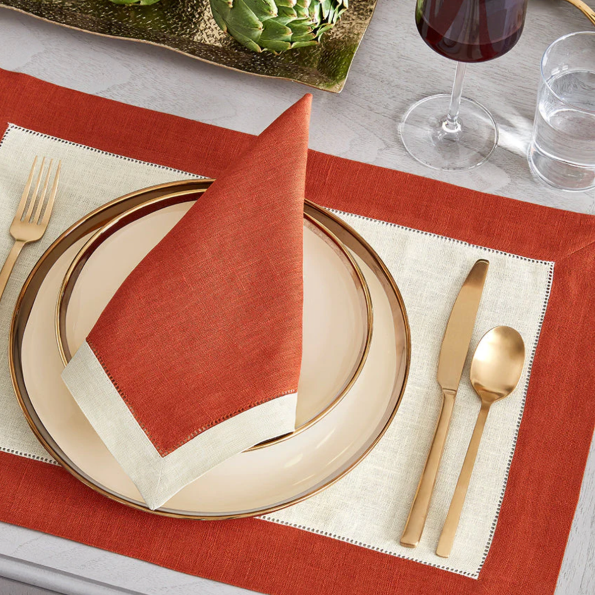 Table Arrangement Set with Sferra Roma Luxury Dinner Napkins and Placemats