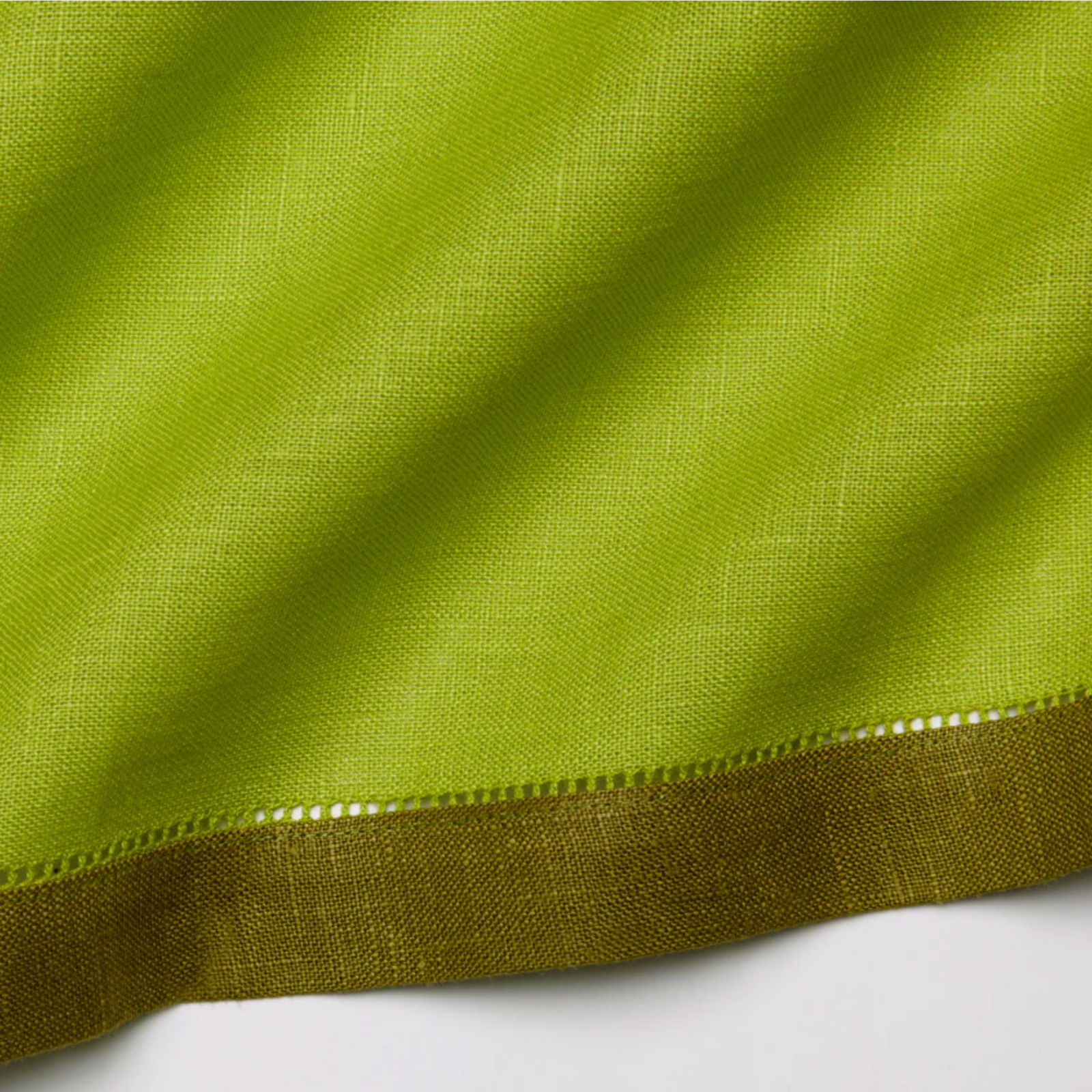 Sferra Roma Table Linens Avocado Apple