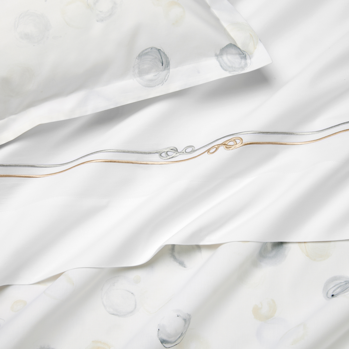 Sferra Squillo Bedding Lifestyle Sheet and Pillowcase With Punti White Platinum