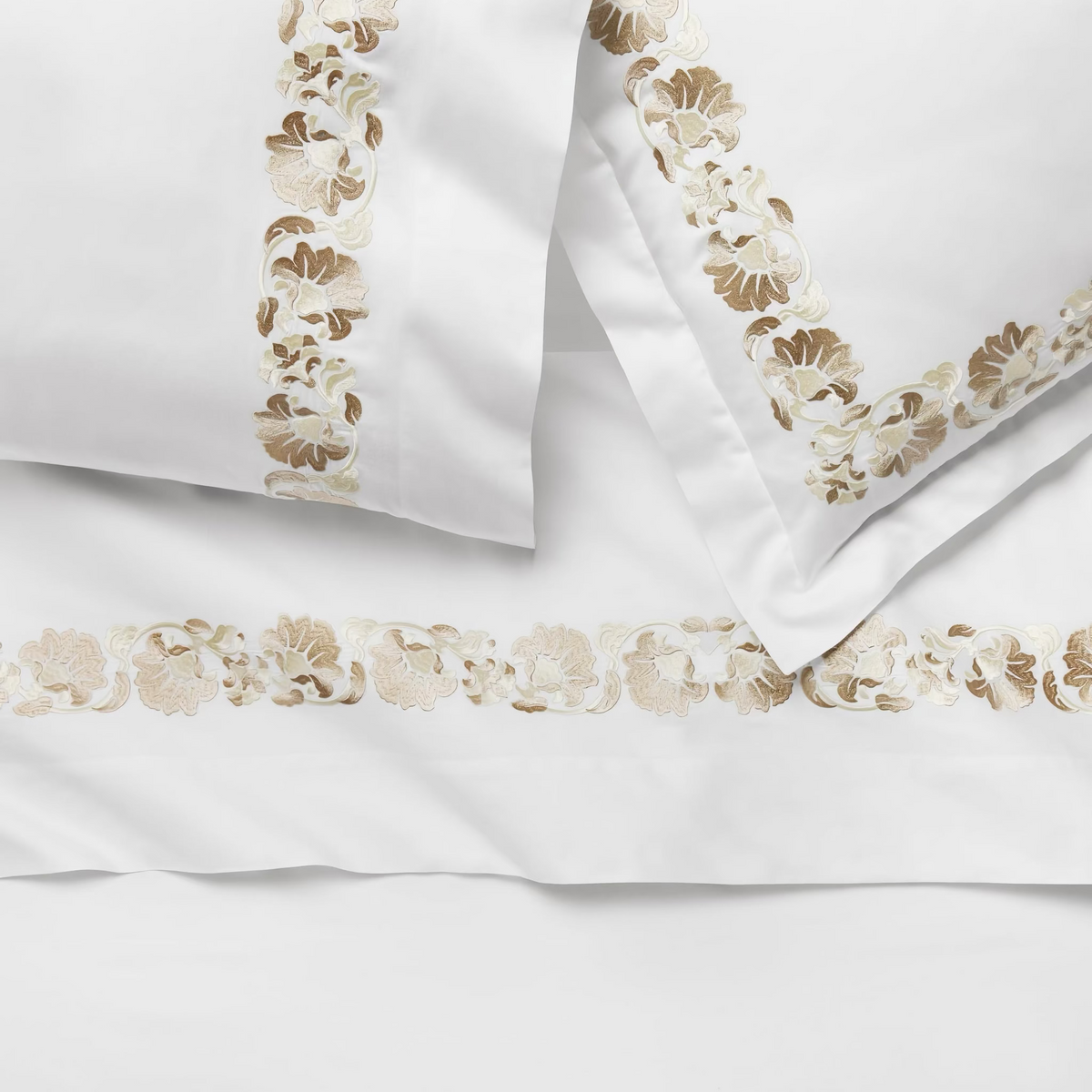 Detailed View of White and Sand Sferra Tralcio Bedding