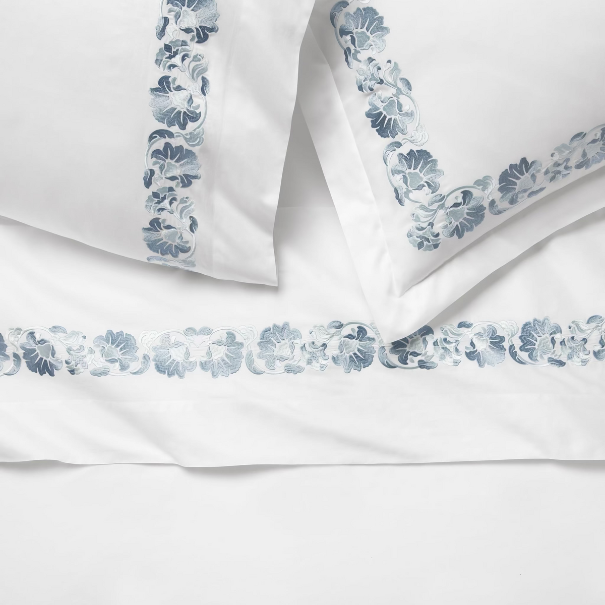 Detailed View of White and Sea Sferra Tralcio Bedding