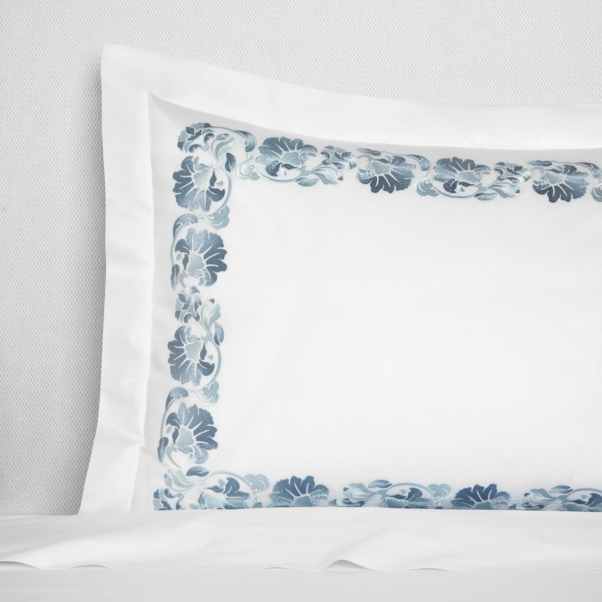 Sham Detail of White and Sea Sferra Tralcio Bedding