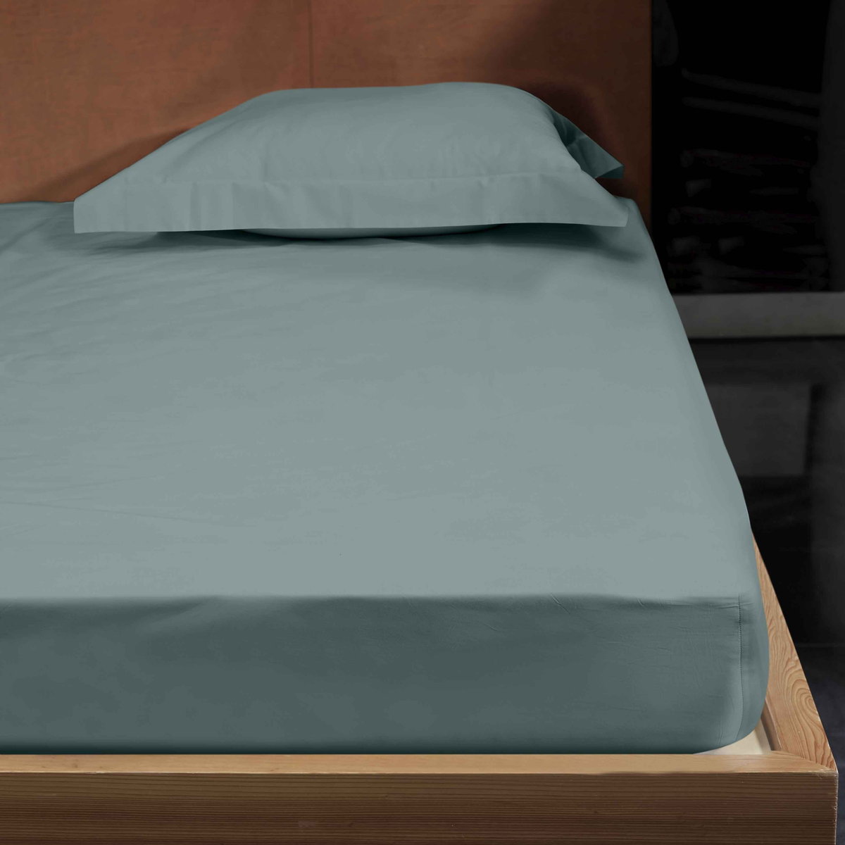 Fitted Bed Sheet of Signoria Gemma Bedding in Wilton Blue Color