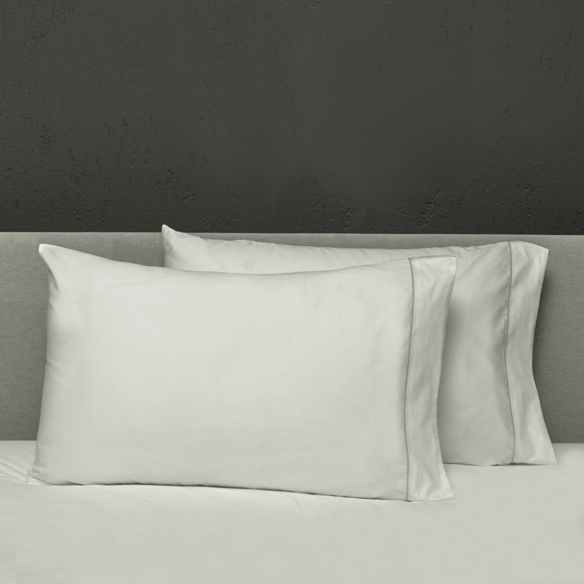 Pair of Pillowcases of Signoria Luce Bedding in Ivory Color