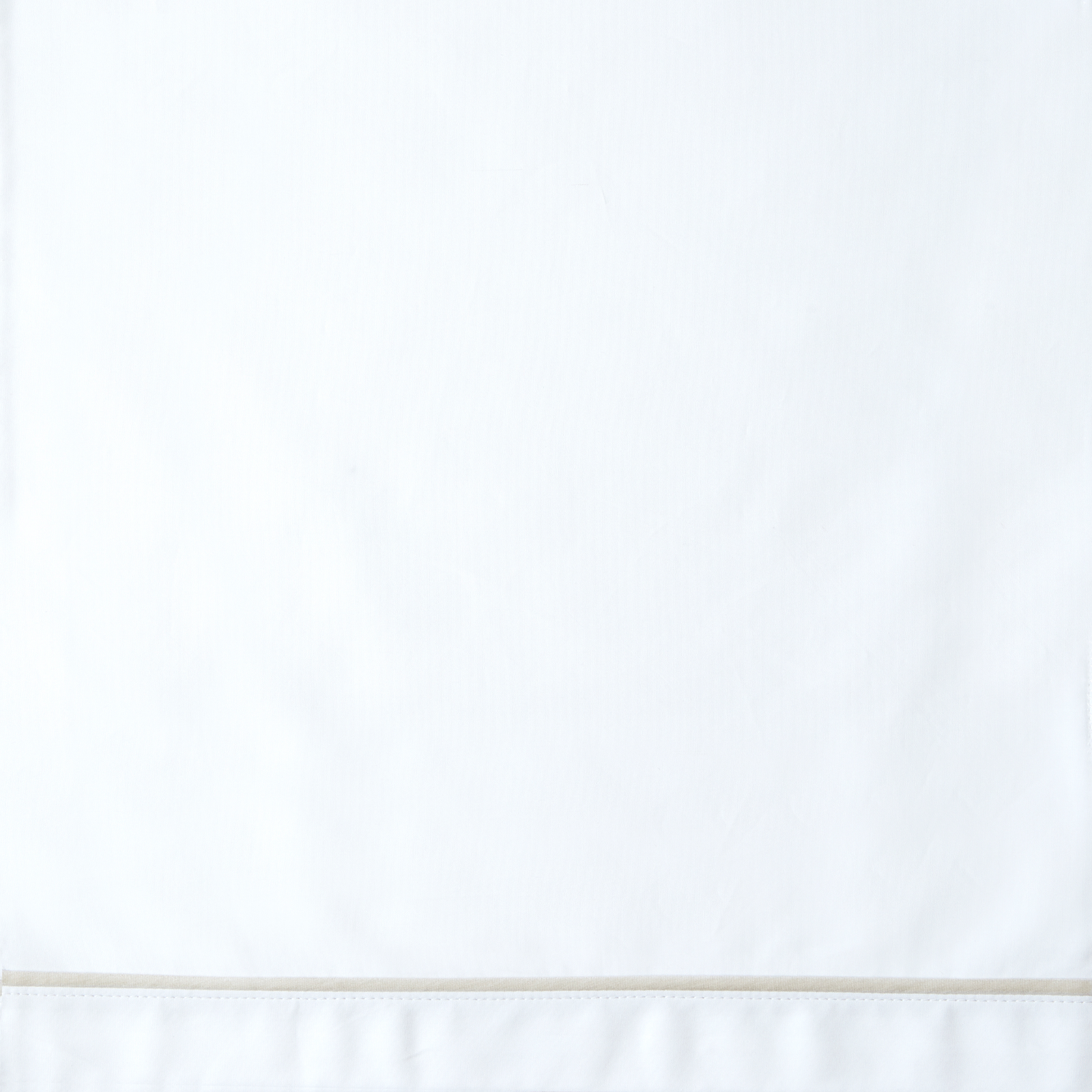 Closeup of Signoria Luce Bedding Flat Sheet in Pearl Color