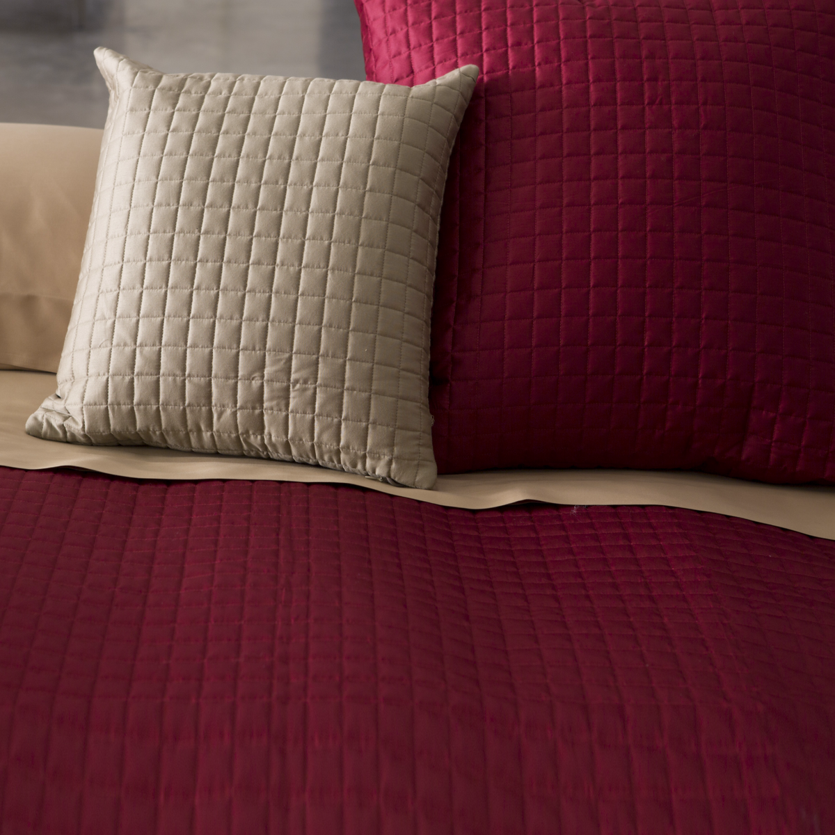 Closeup of Signoria Masaccio Bedding in Cardinale Red Color