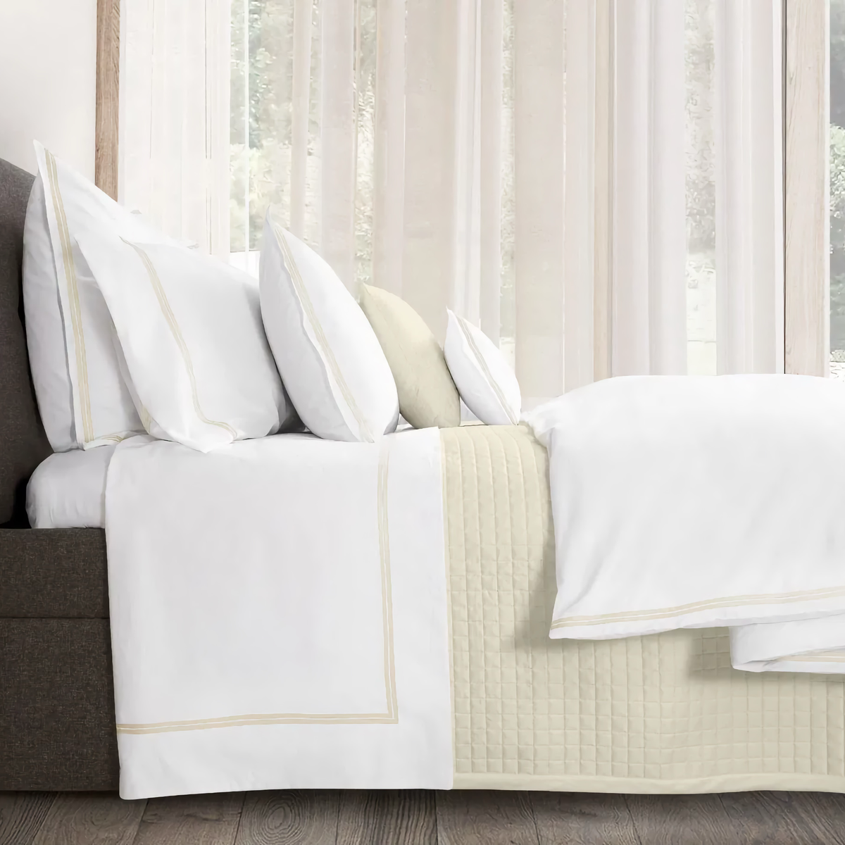 Flat Sheet of Signoria Mylos Bedding in  White and Ivory