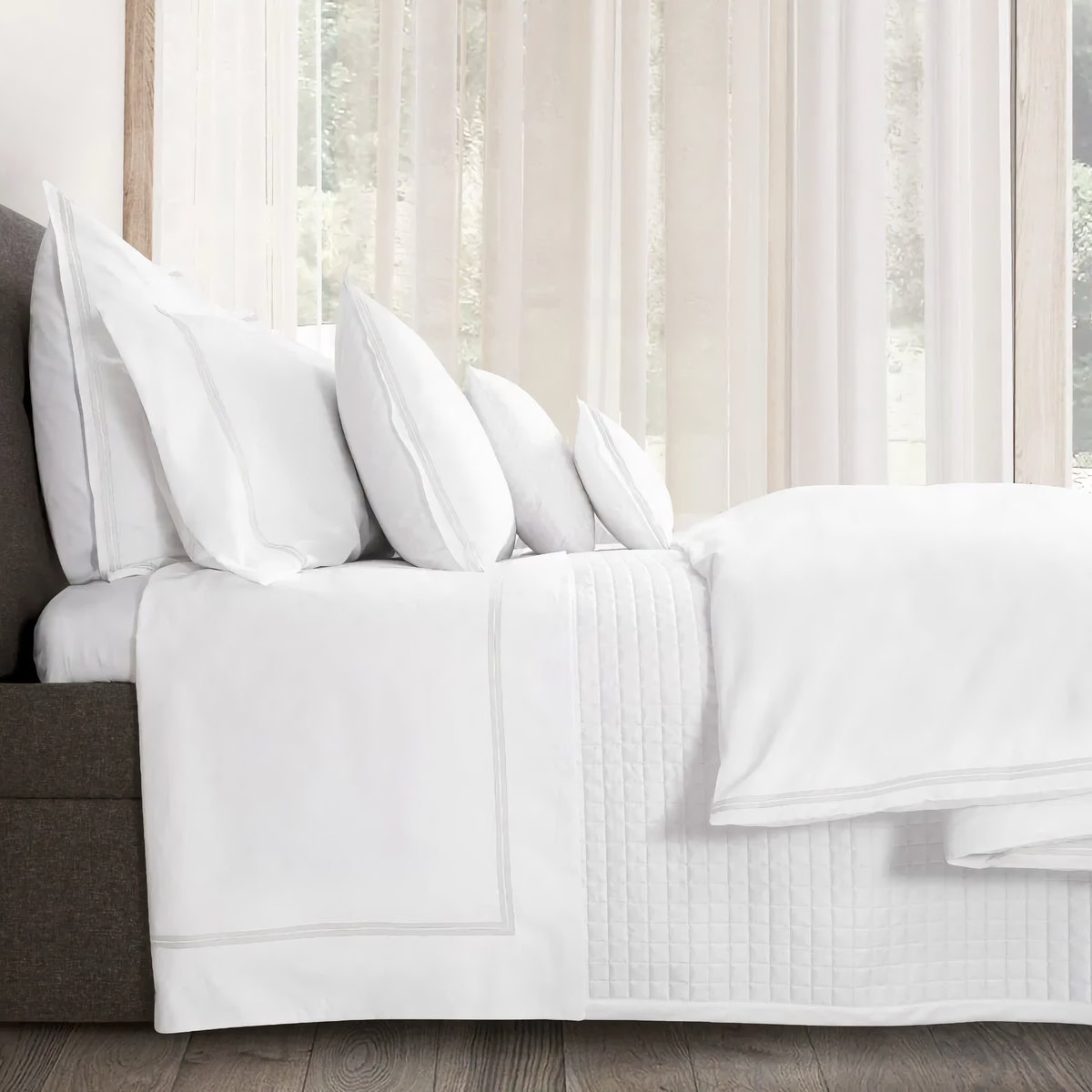 Flat Sheet of Signoria Mylos Bedding in  White and White