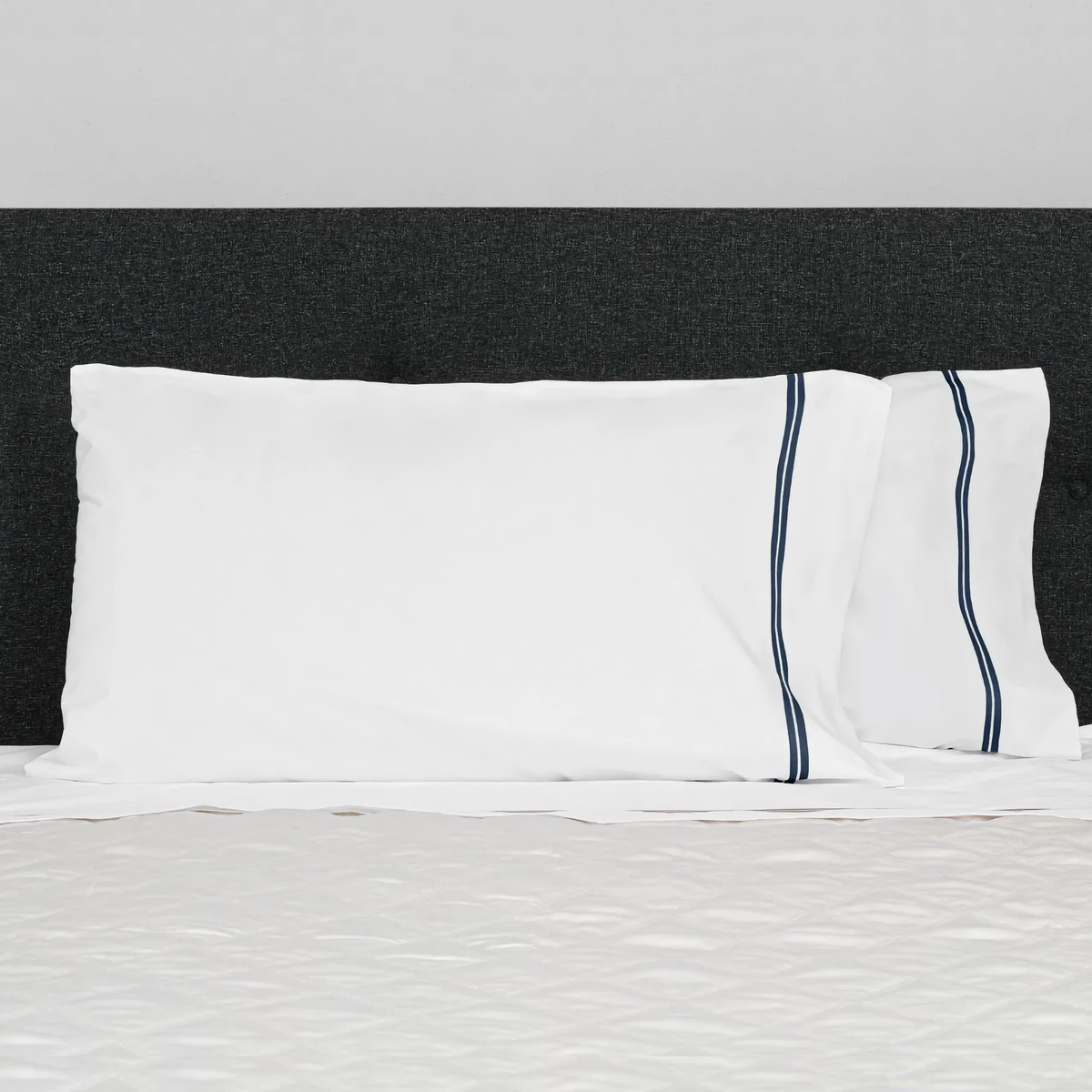 Pillowcases of Signoria Mylos Bedding in  White and Dark Blue