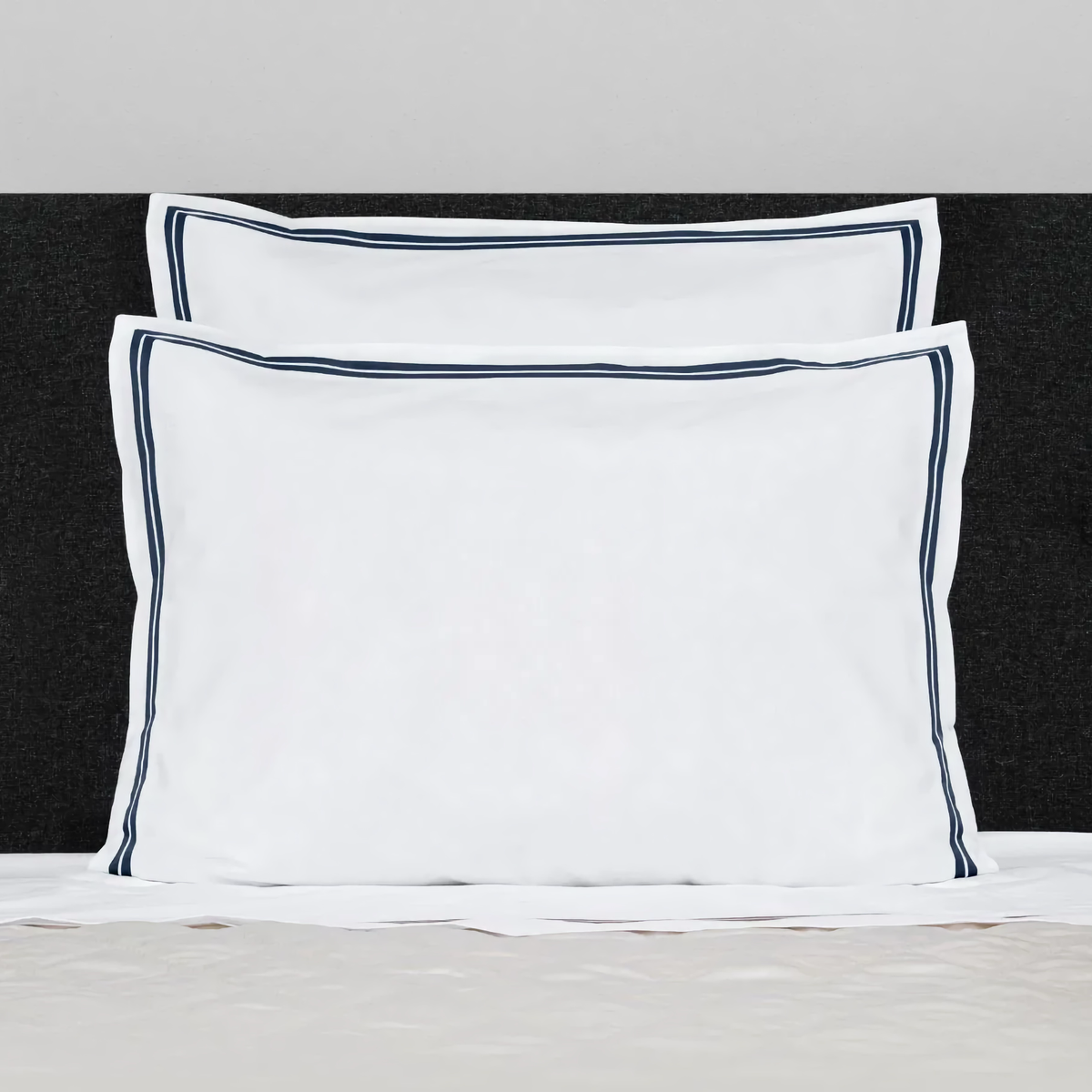 Shams of Signoria Mylos Bedding in  White and Dark Blue