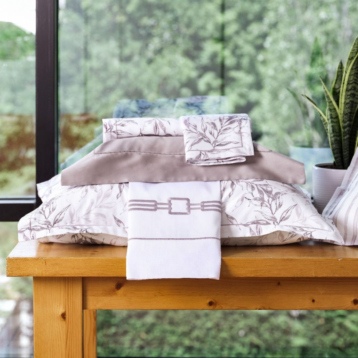 Signoria Natura Bedding in Thistle Color with Complimentary Collections