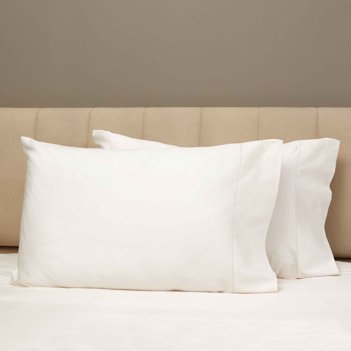 Front View of Signoria Nuvola Bedding Pillowcases in Ivory Color