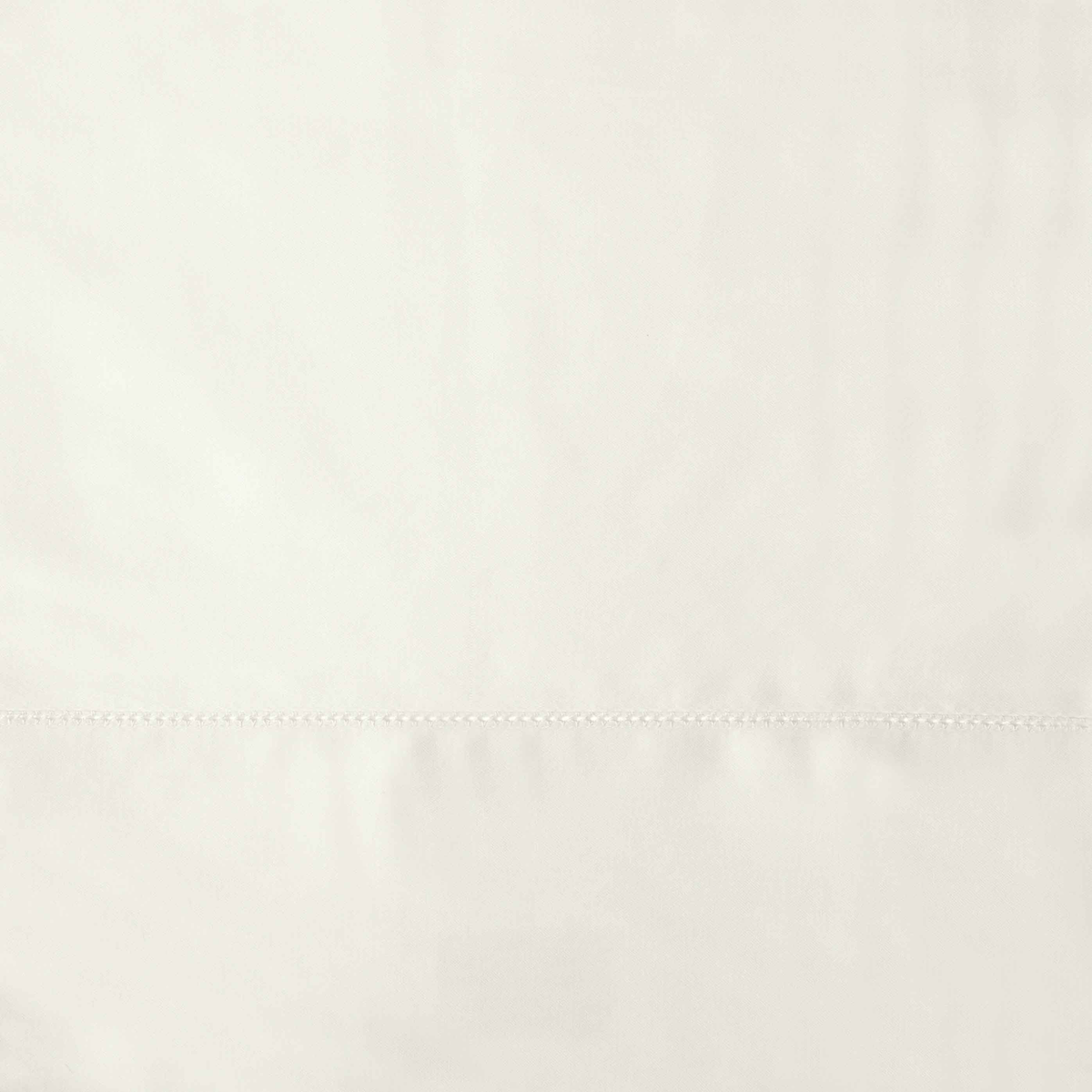Fabric Closeup of Signoria Nuvola Bedding in Ivory Color