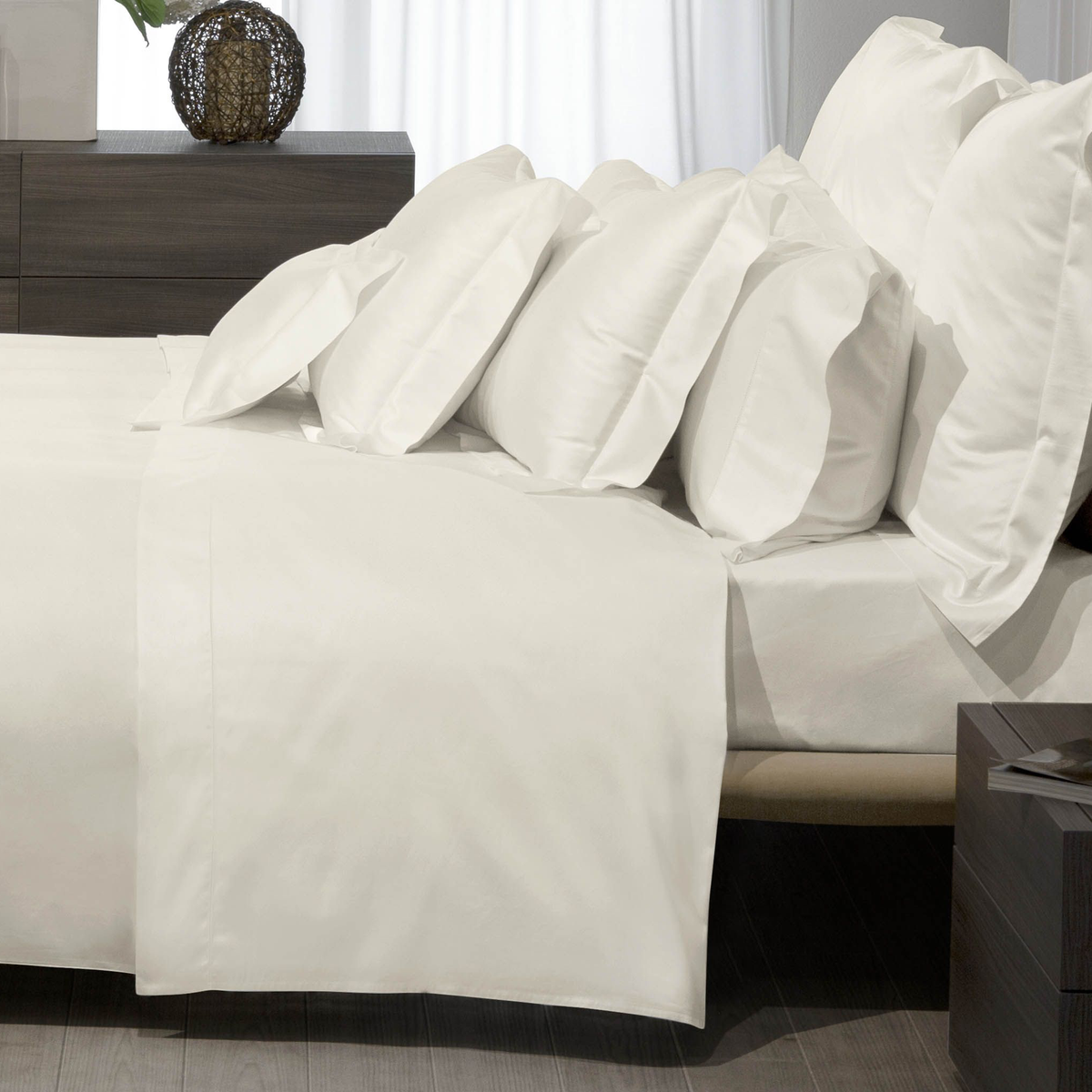 Side Detail View of Ivory  Signoria Nuvola Percale Bedding
