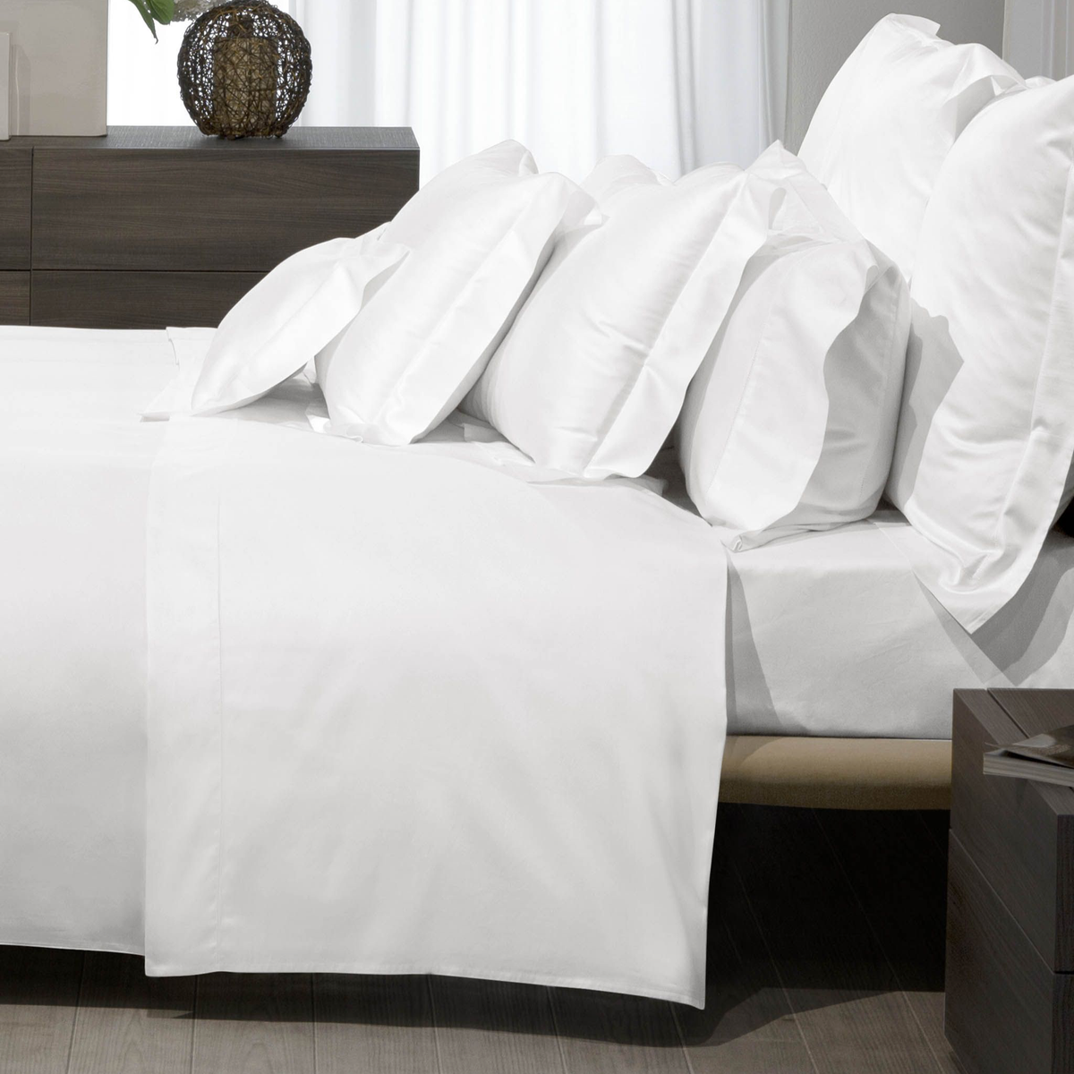 Side Detail View of White Signoria Nuvola Percale Bedding