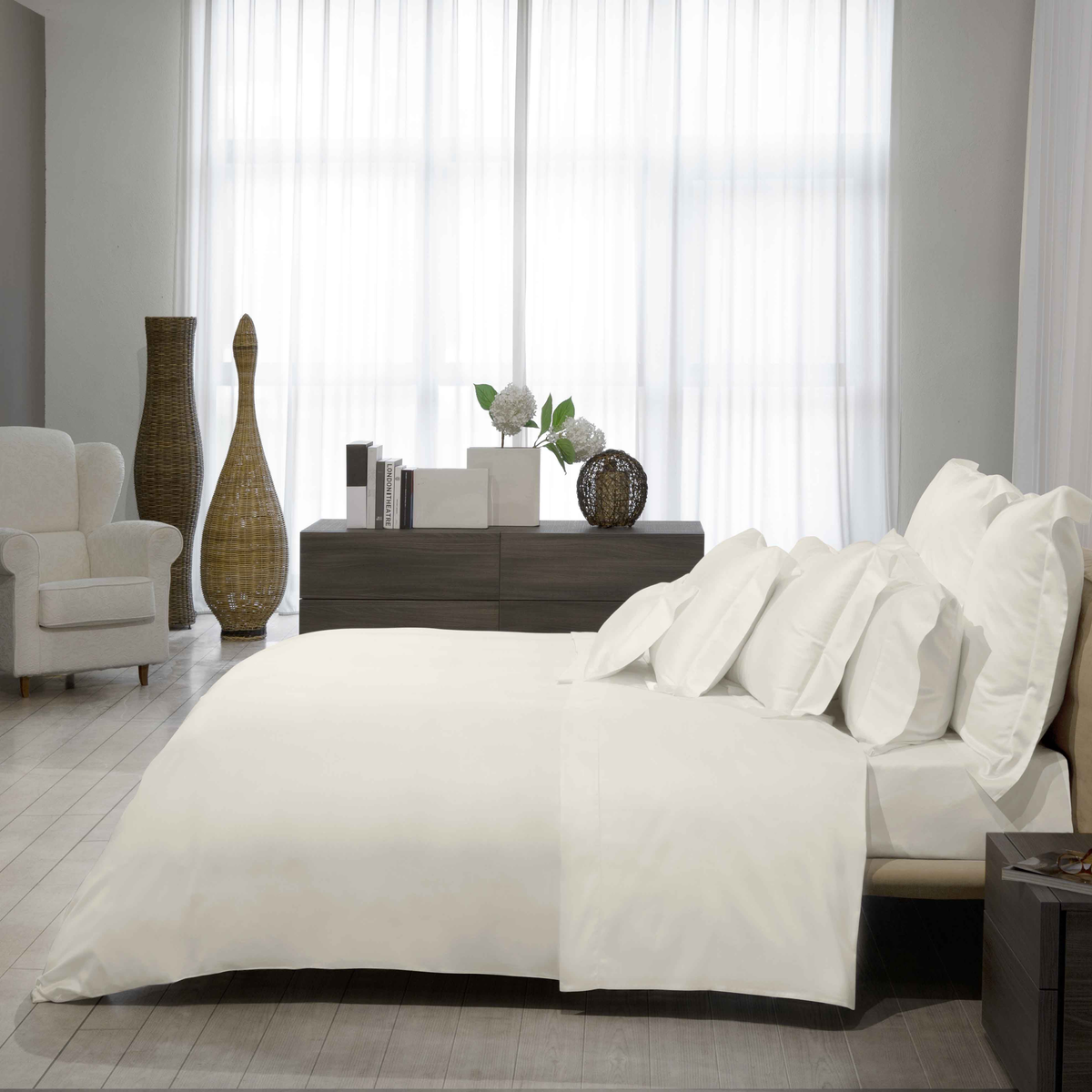 Full Bed Dressed in Ivory Signoria Nuvola Percale Bedding