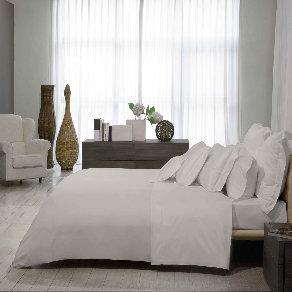 Full Bed Dressed in Pearl Signoria Nuvola Percale Bedding