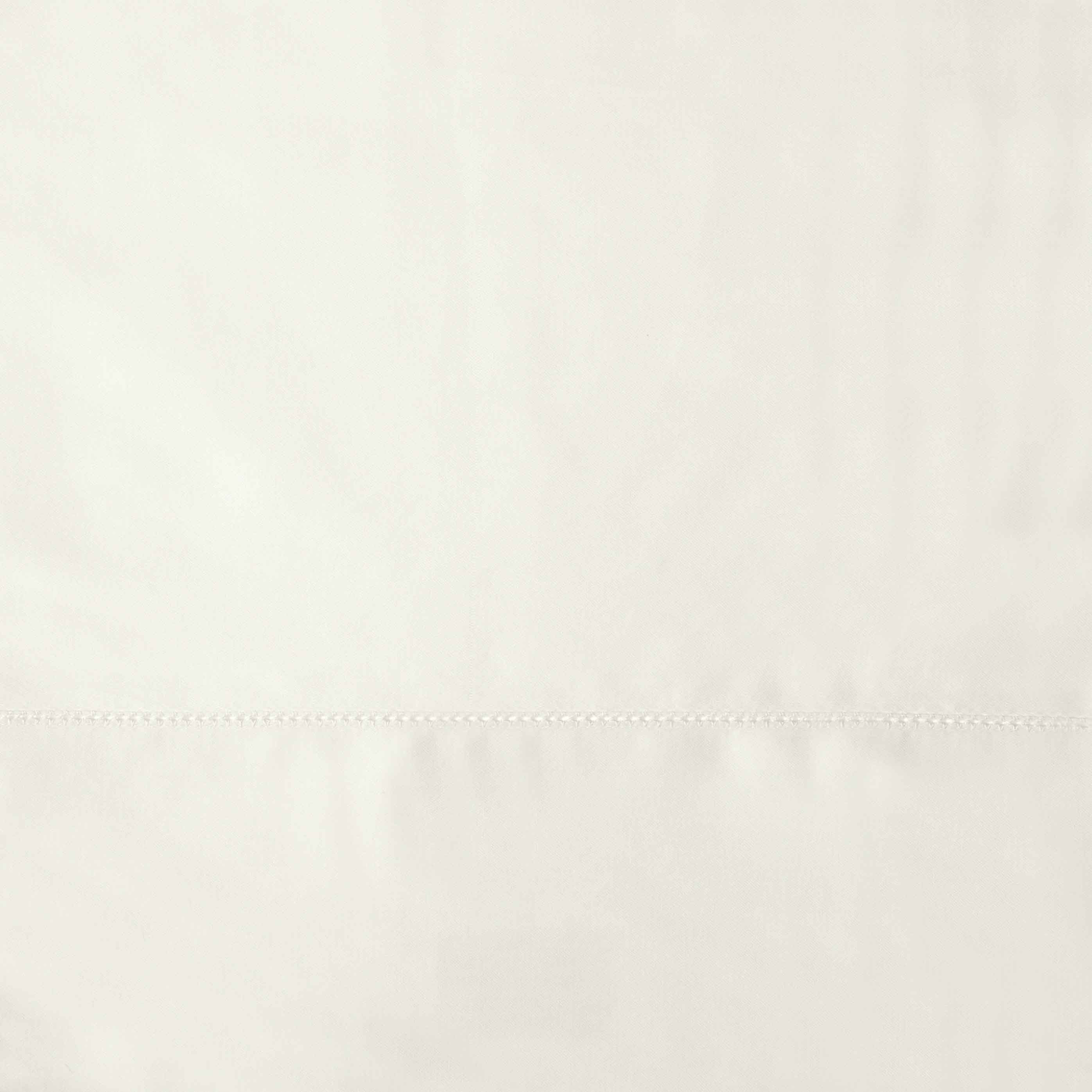 Full Bed Dressed in Ivory Signoria Nuvola Percale Bedding