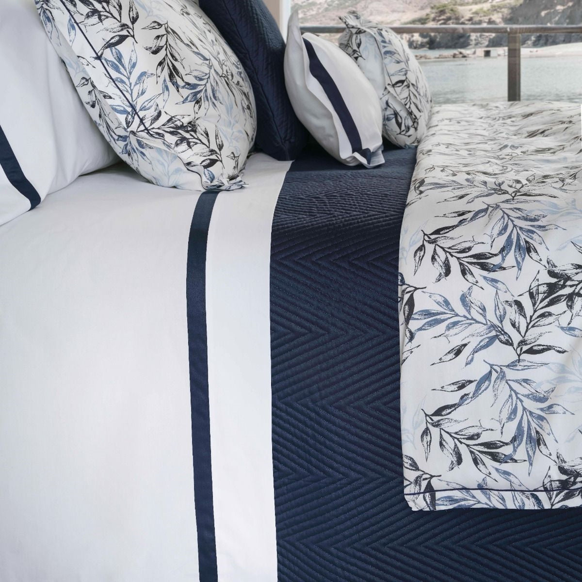 Closeup Image of Signoria Pegaso Bedding in White/Dark Blue Color