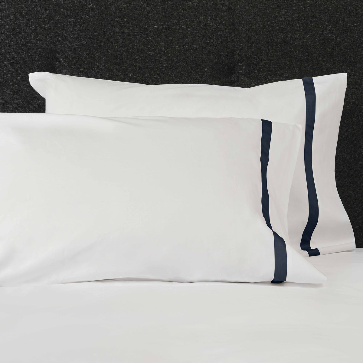 Pair of Pillowcases of Signoria Pegaso Bedding in White/Dark Blue Color